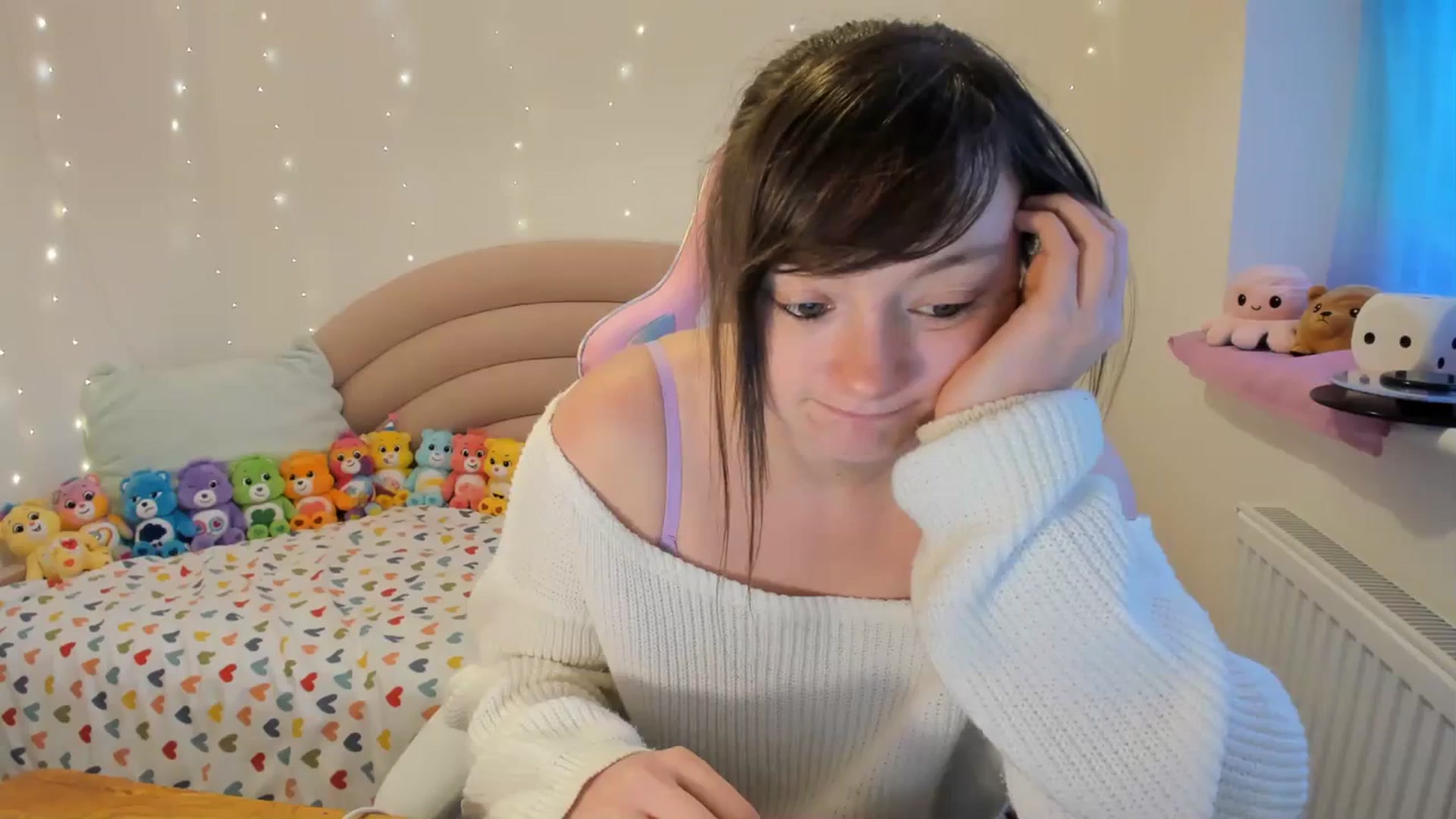 Gallery image thumbnail from JessieBear_'s myfreecams stream on, 01/04/2024, 16:47 image 7 of 20