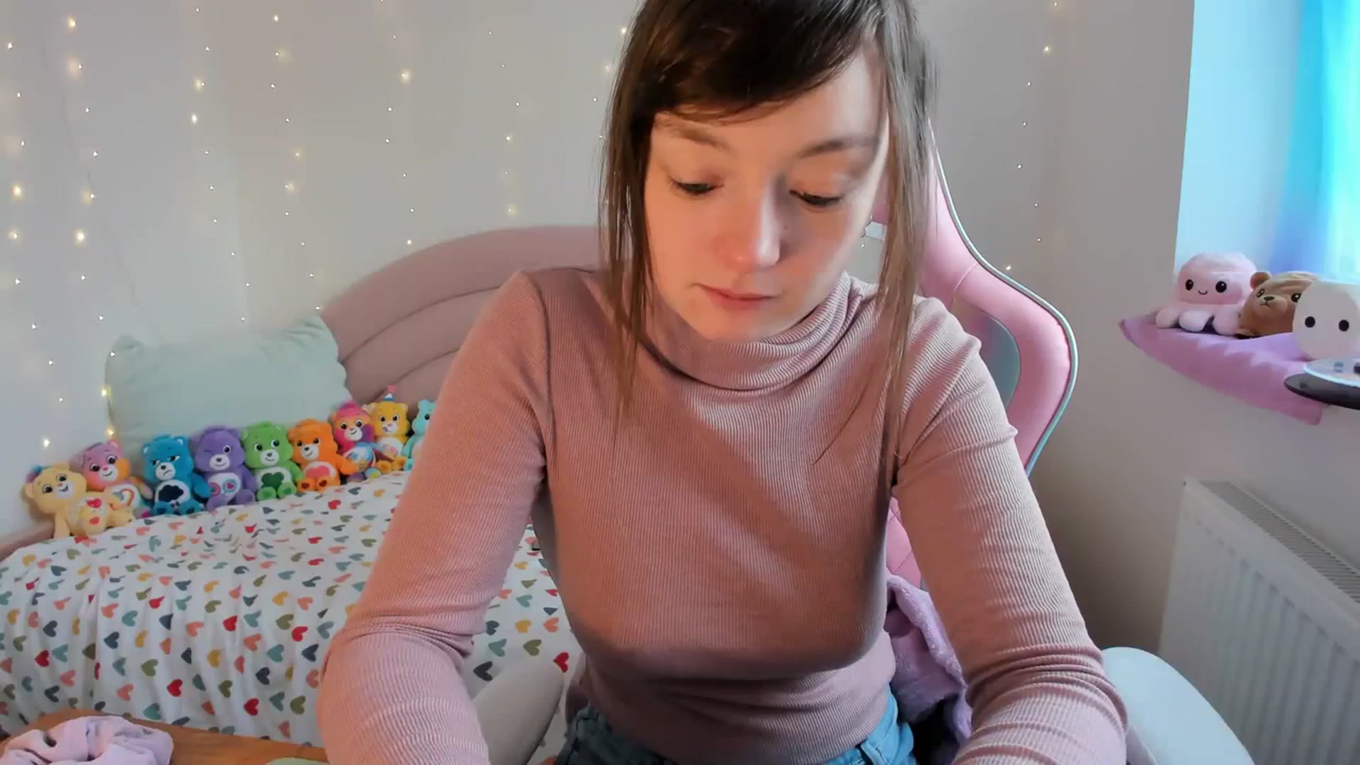 Gallery image thumbnail from JessieBear_'s myfreecams stream on, 01/05/2024, 12:35 image 3 of 20