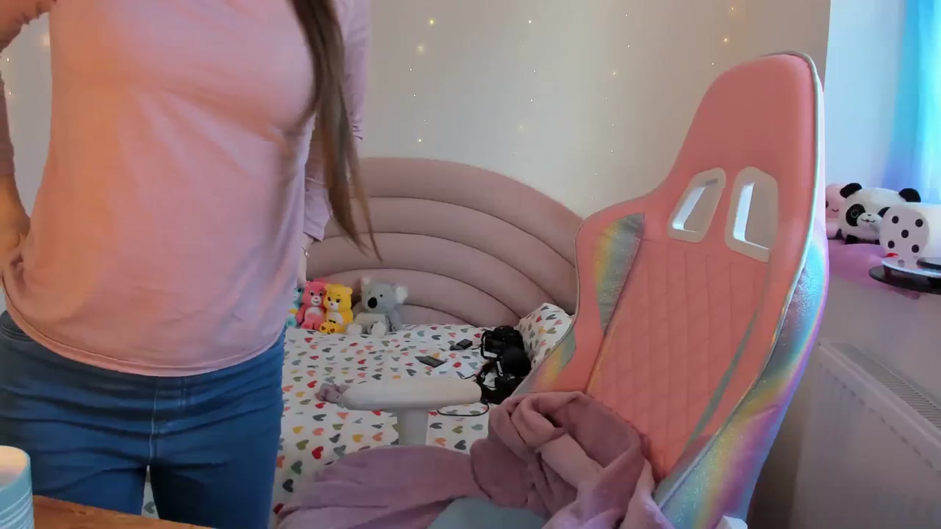 Gallery image thumbnail from JessieBear_'s myfreecams stream on, 01/09/2024, 14:09 image 8 of 20