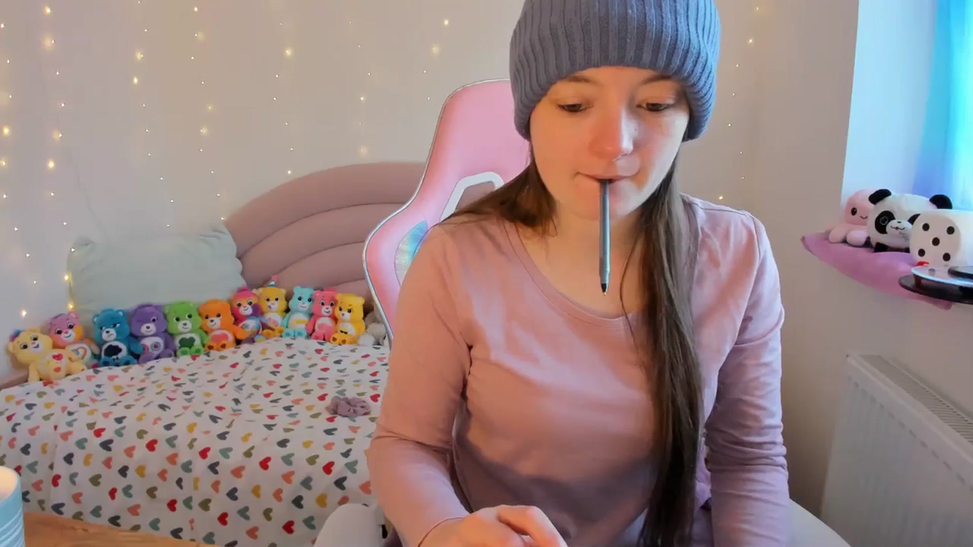 Gallery image thumbnail from JessieBear_'s myfreecams stream on, 01/09/2024, 14:49 image 8 of 20