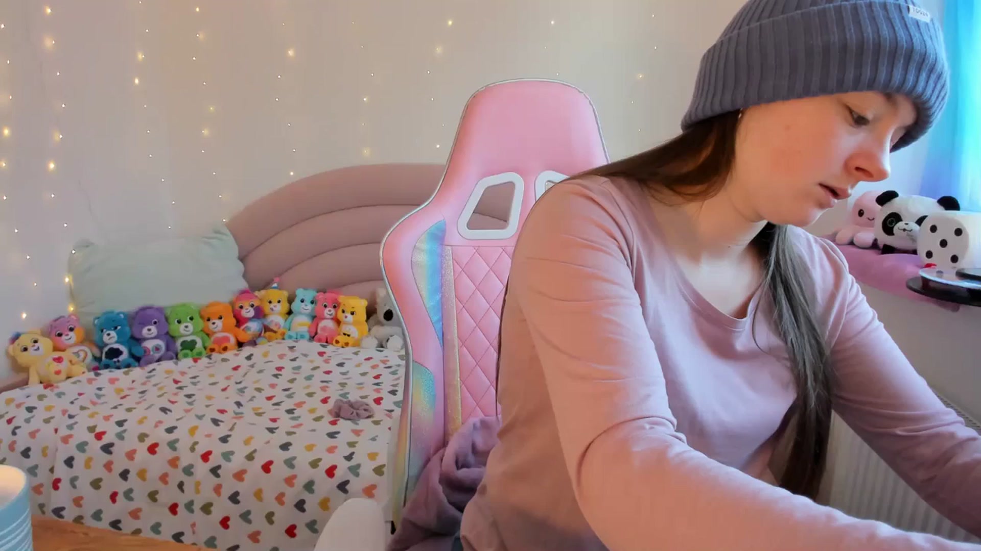 Gallery image thumbnail from JessieBear_'s myfreecams stream on, 01/09/2024, 14:49 image 1 of 20