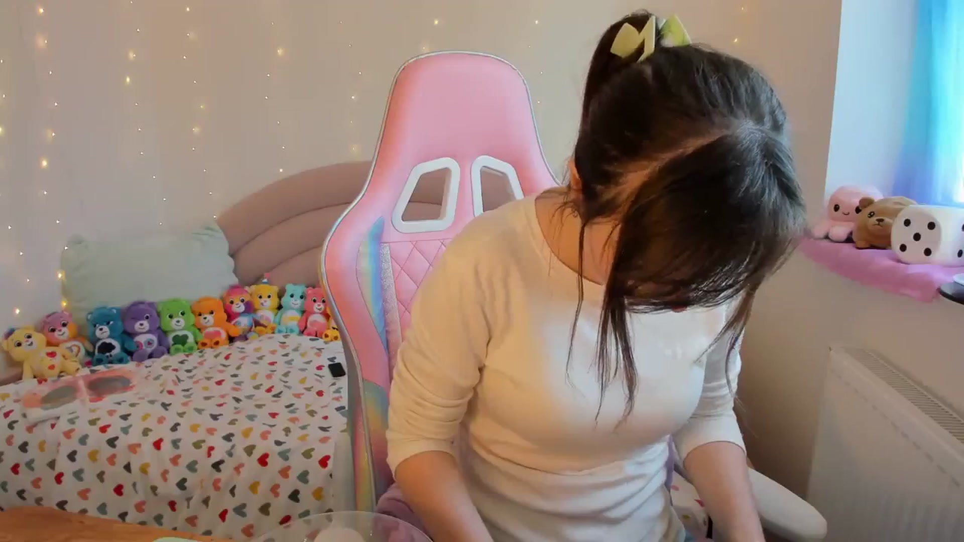 Gallery image thumbnail from JessieBear_'s myfreecams stream on, 01/15/2024, 14:16 image 15 of 20