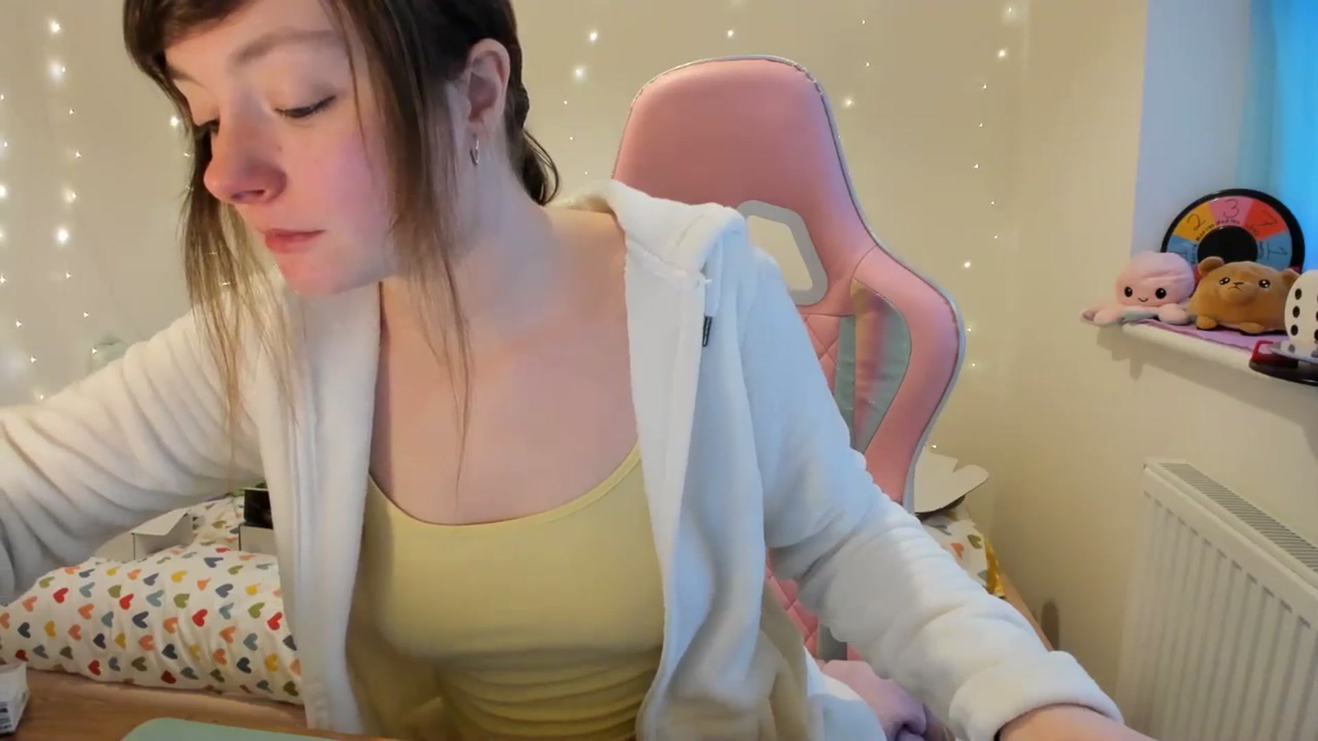 Gallery image thumbnail from JessieBear_'s myfreecams stream on, 01/29/2024, 16:00 image 3 of 20