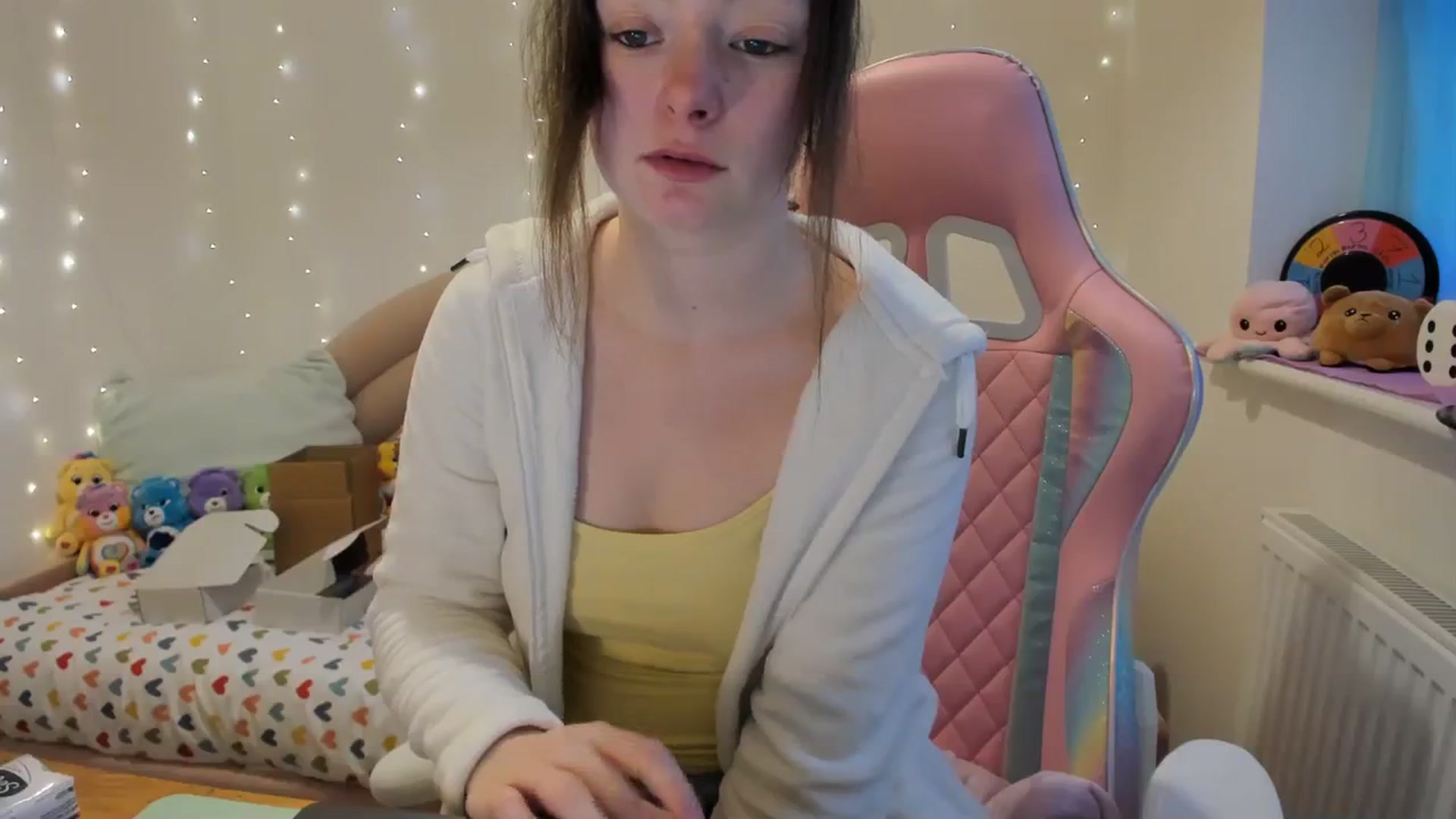Gallery image thumbnail from JessieBear_'s myfreecams stream on, 01/29/2024, 16:00 image 18 of 20