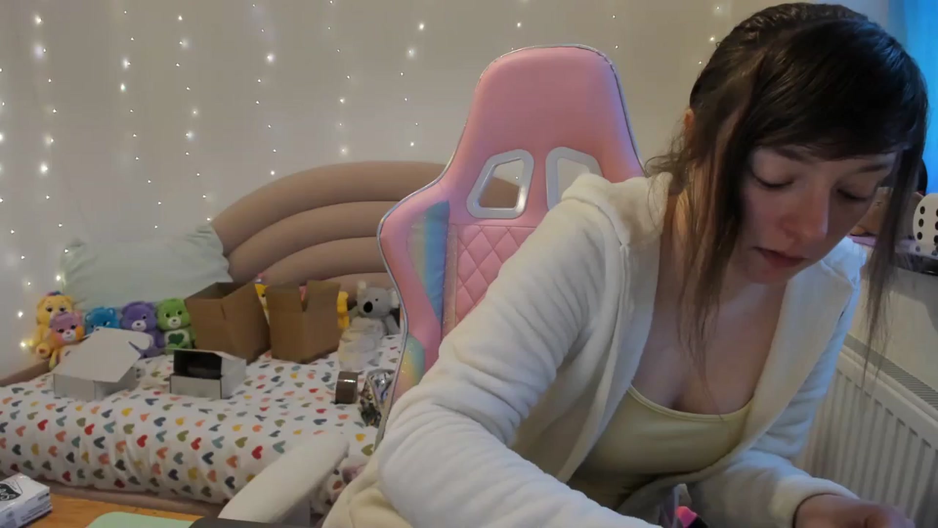 Gallery image thumbnail from JessieBear_'s myfreecams stream on, 01/29/2024, 16:00 image 10 of 20