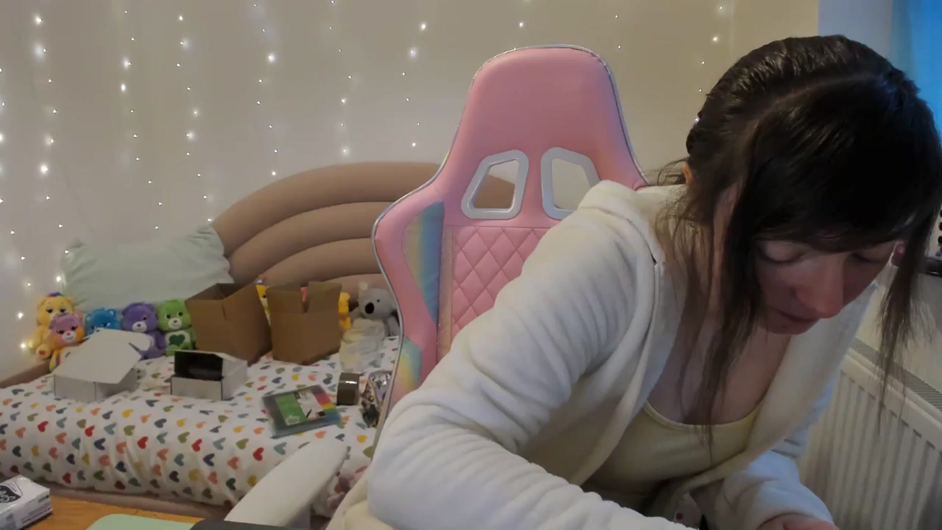 Gallery image thumbnail from JessieBear_'s myfreecams stream on, 01/29/2024, 16:00 image 8 of 20