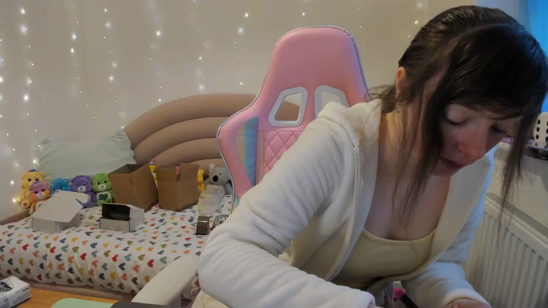 Gallery image thumbnail from JessieBear_'s myfreecams stream on, 01/29/2024, 16:00 image 13 of 20