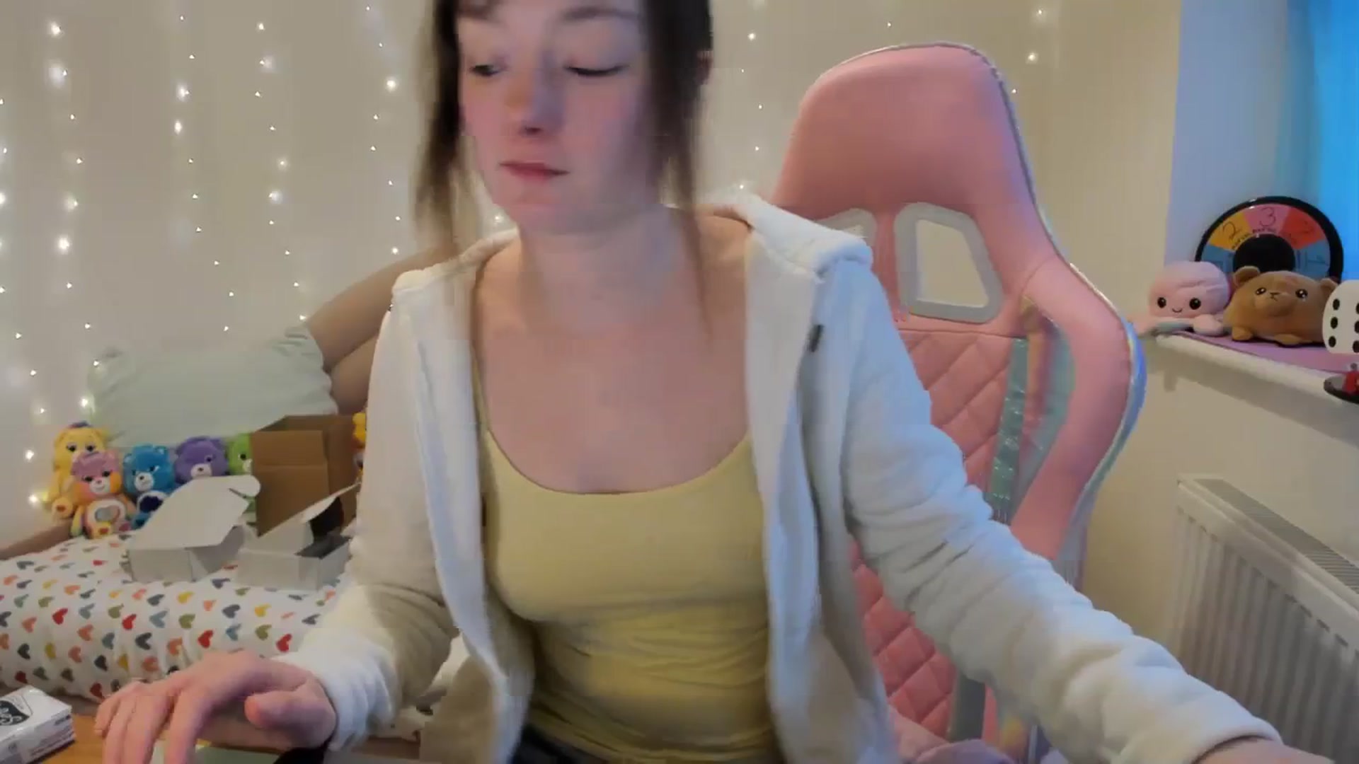 Gallery image thumbnail from JessieBear_'s myfreecams stream on, 01/29/2024, 16:00 image 15 of 20