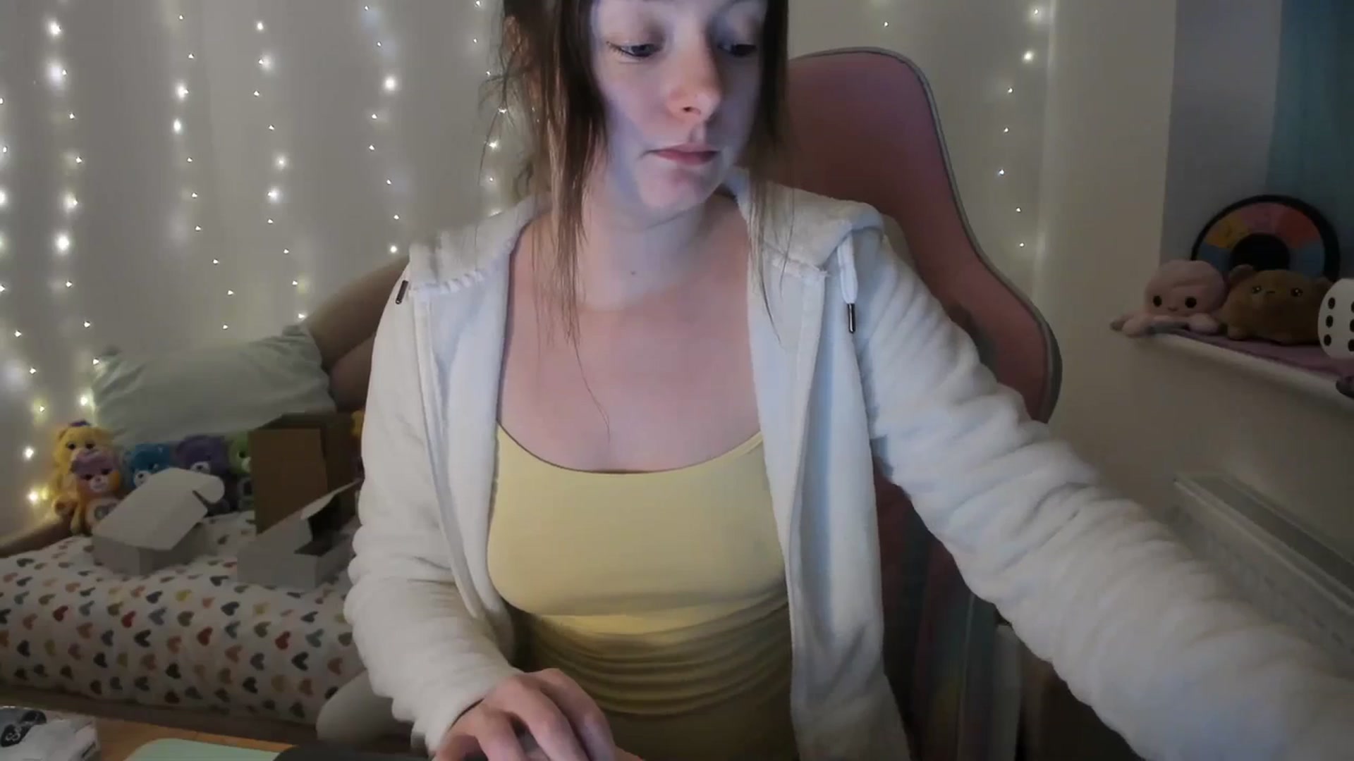 Gallery image thumbnail from JessieBear_'s myfreecams stream on, 01/29/2024, 17:56 image 14 of 20
