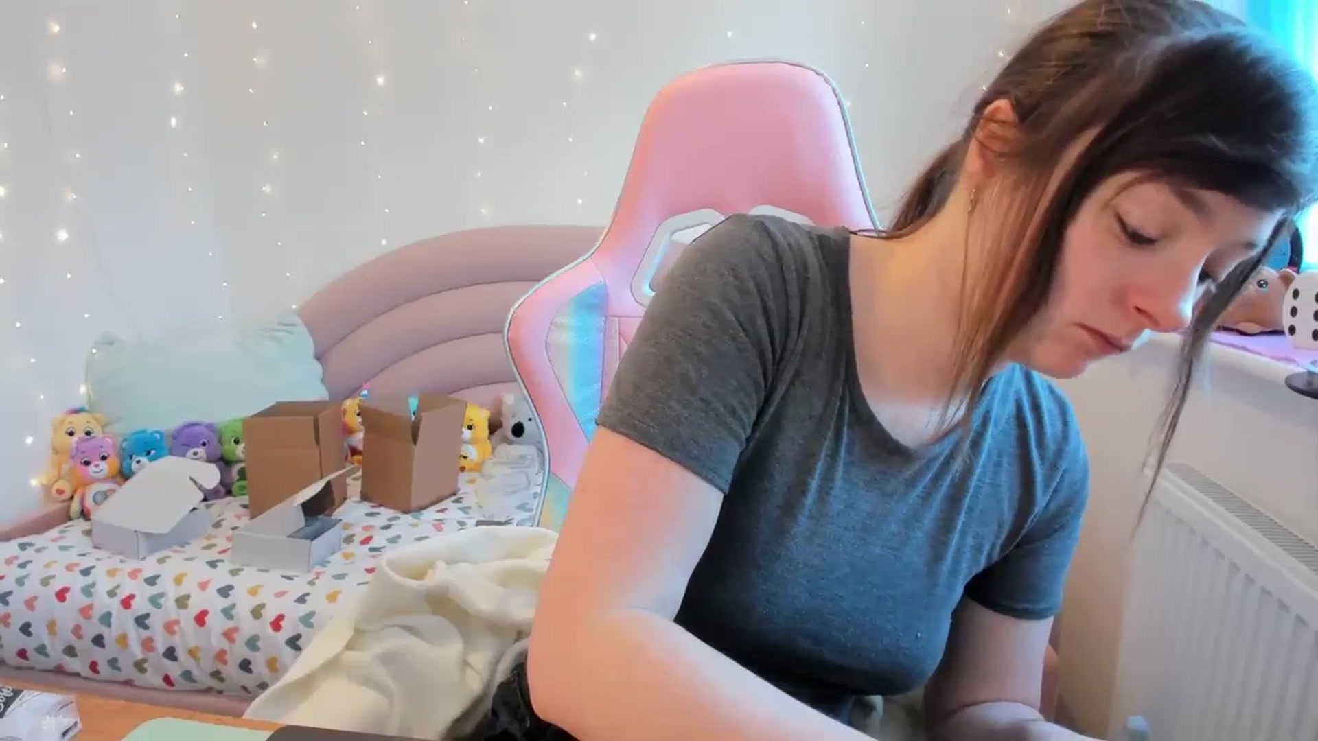 Gallery image thumbnail from JessieBear_'s myfreecams stream on, 01/30/2024, 14:02 image 18 of 20