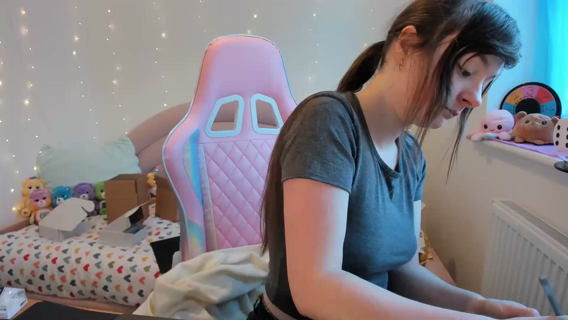 Gallery image thumbnail from JessieBear_'s myfreecams stream on, 01/30/2024, 15:25 image 14 of 20
