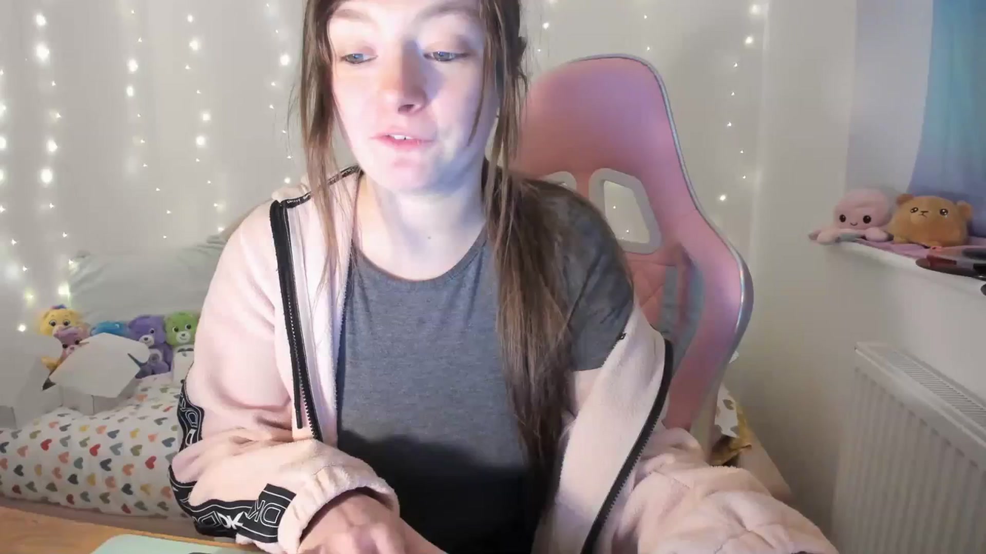 Gallery image thumbnail from JessieBear_'s myfreecams stream on, 01/30/2024, 18:18 image 17 of 20