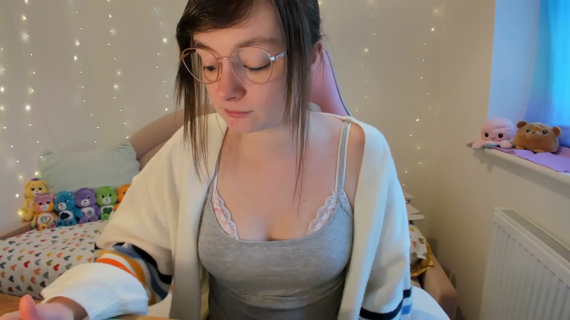 Gallery image thumbnail from JessieBear_'s myfreecams stream on, 02/02/2024, 16:01 image 15 of 20