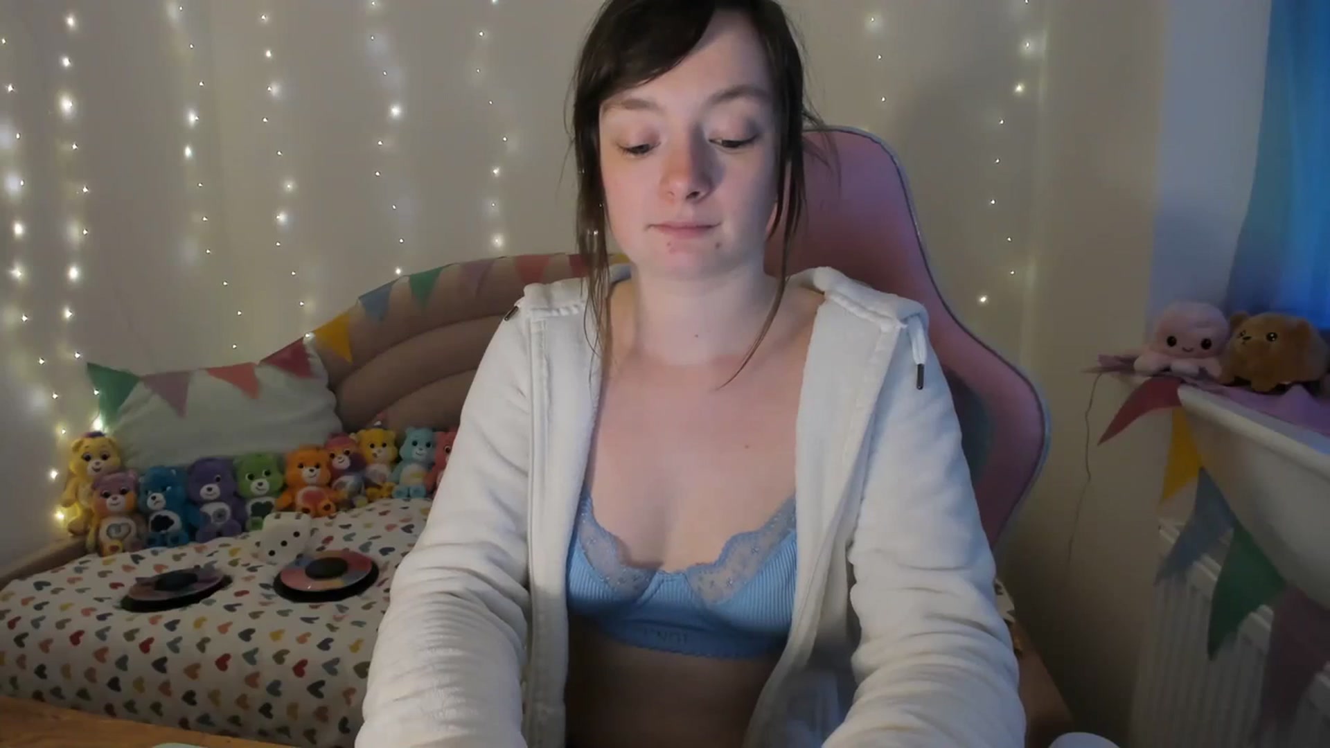 Gallery image thumbnail from JessieBear_'s myfreecams stream on, 02/05/2024, 16:58 image 18 of 20