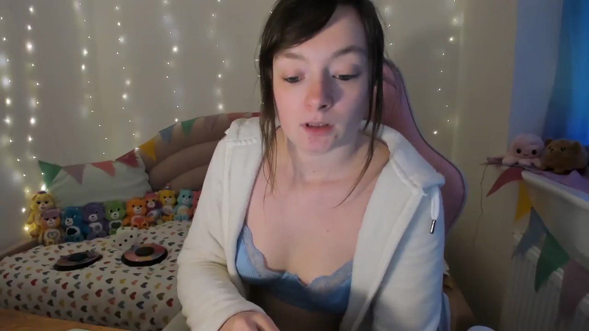 Gallery image thumbnail from JessieBear_'s myfreecams stream on, 02/05/2024, 16:58 image 16 of 20