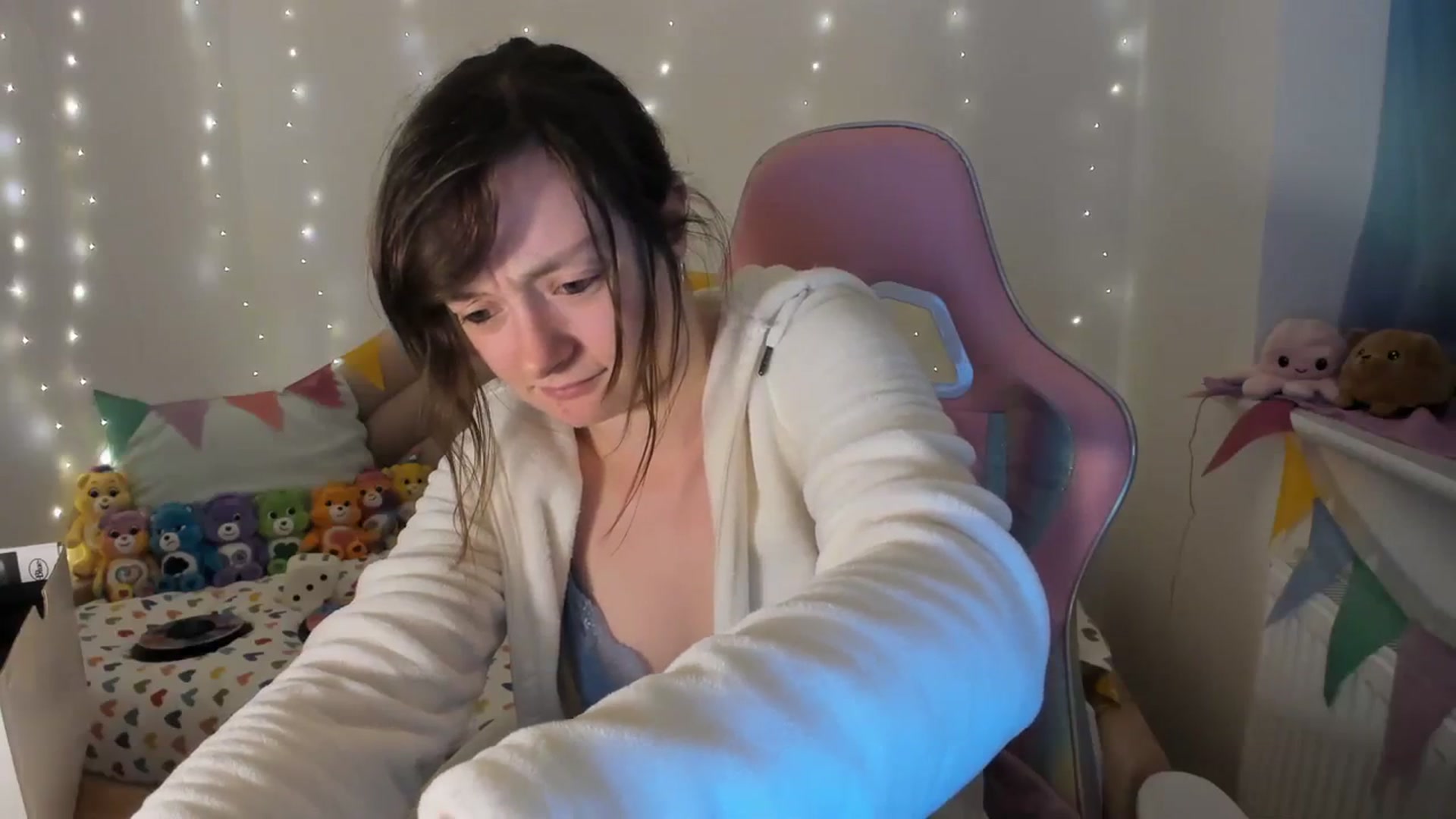 Gallery image thumbnail from JessieBear_'s myfreecams stream on, 02/05/2024, 17:59 image 18 of 20