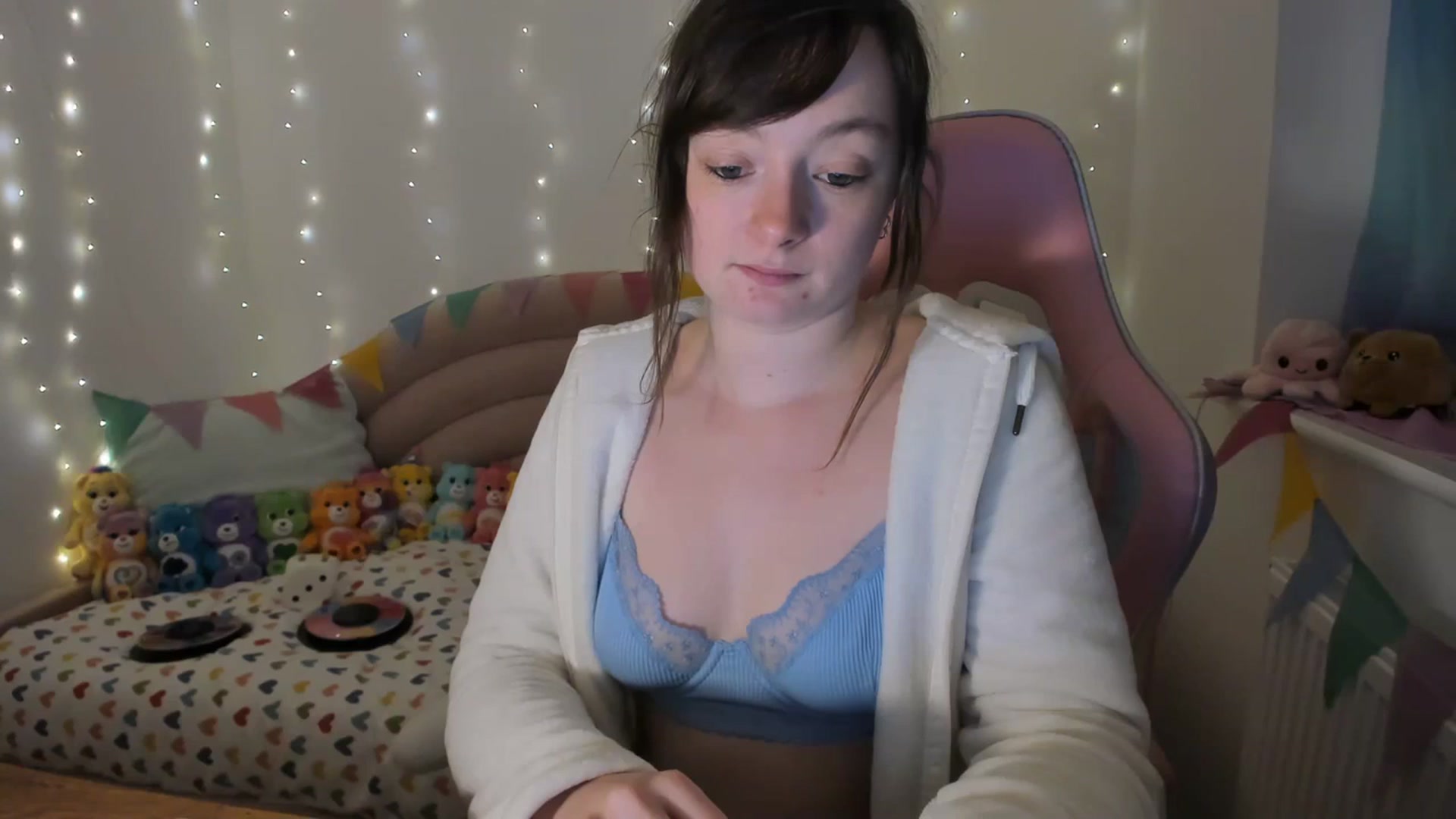 Gallery image thumbnail from JessieBear_'s myfreecams stream on, 02/05/2024, 17:59 image 12 of 20