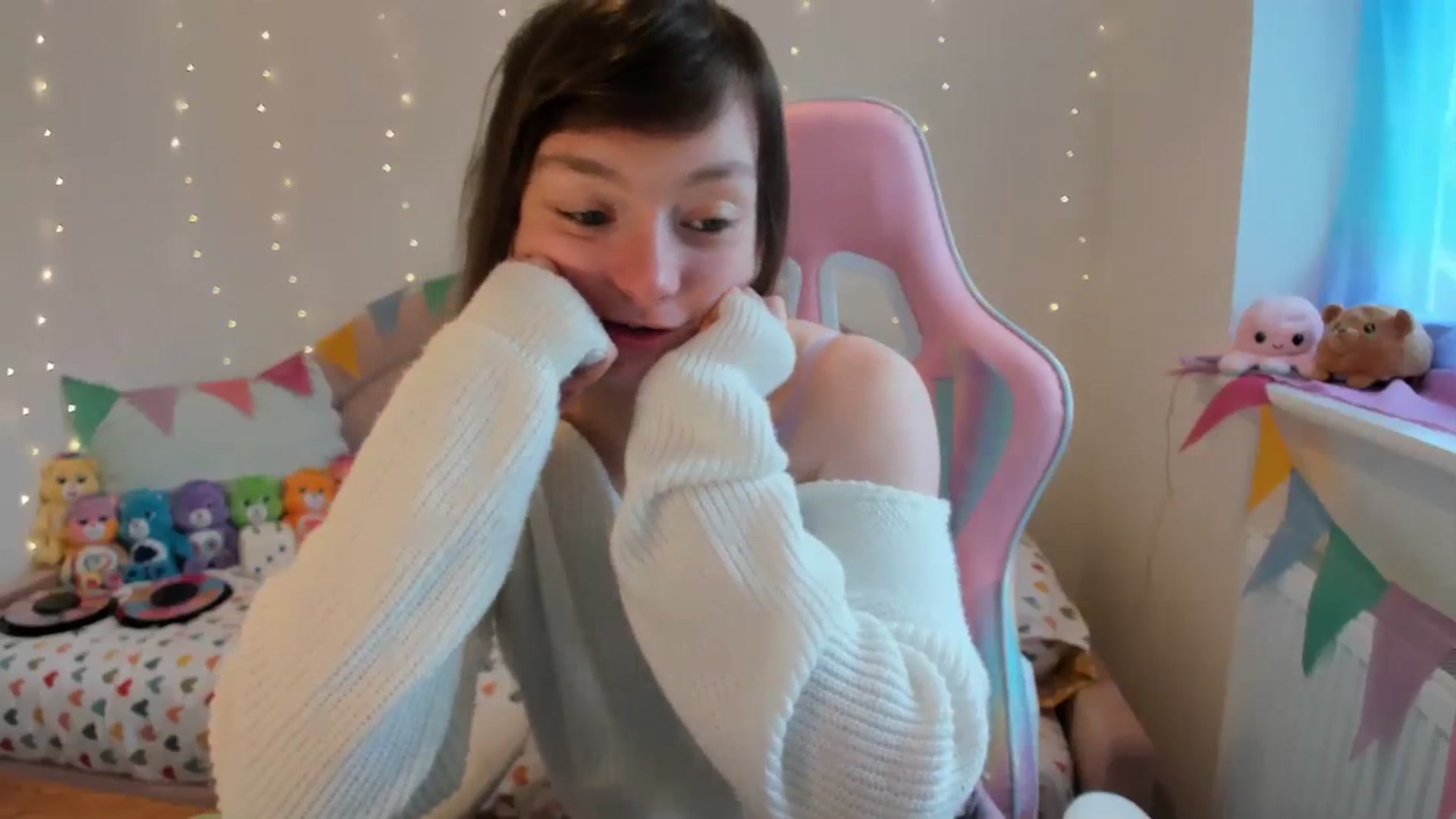 Gallery image thumbnail from JessieBear_'s myfreecams stream on, 02/06/2024, 15:08 image 8 of 20
