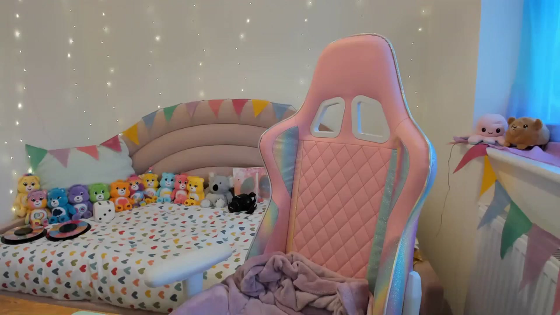 Gallery image thumbnail from JessieBear_'s myfreecams stream on, 02/06/2024, 16:43 image 6 of 20