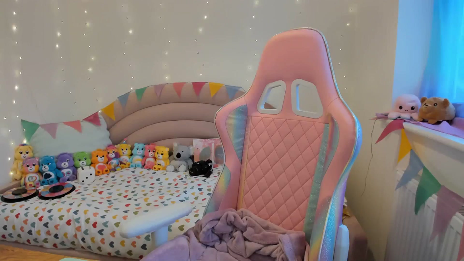 Gallery image thumbnail from JessieBear_'s myfreecams stream on, 02/06/2024, 16:43 image 5 of 20