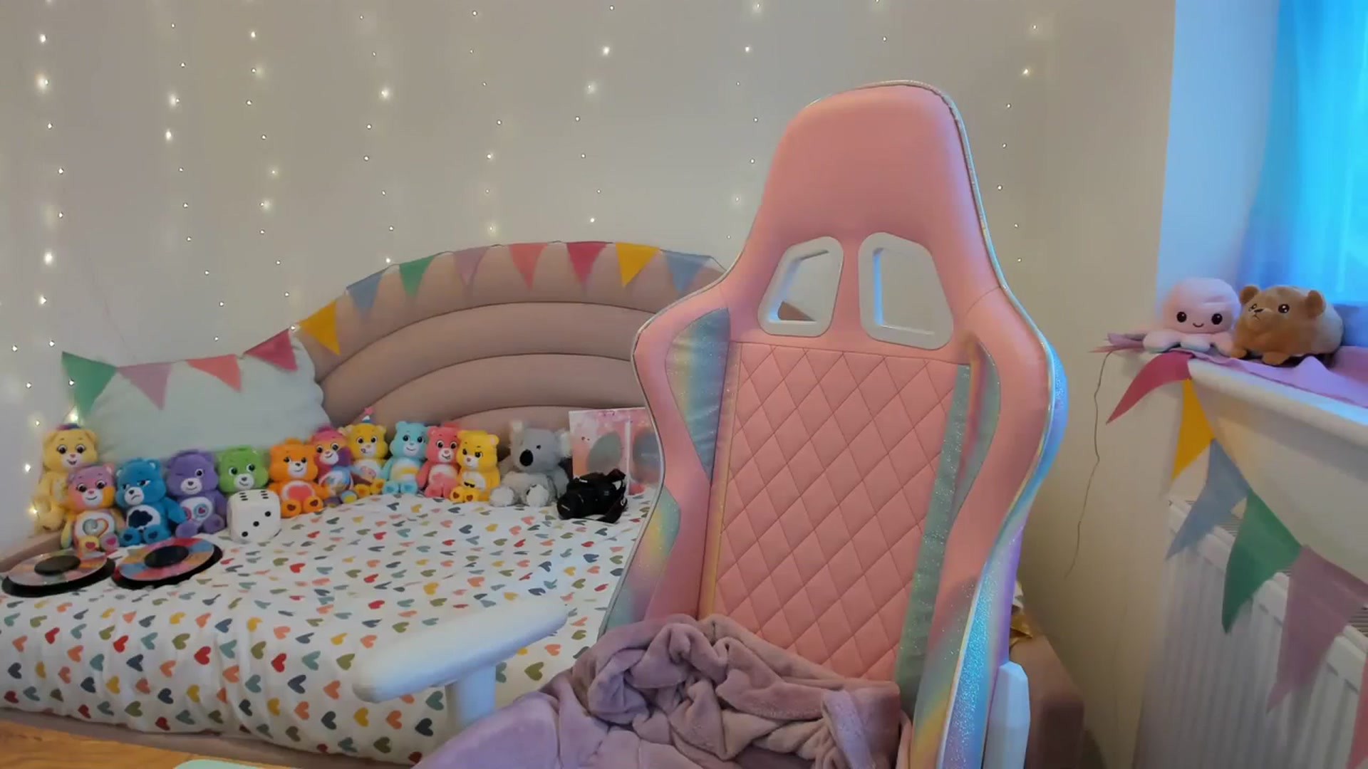 Gallery image thumbnail from JessieBear_'s myfreecams stream on, 02/06/2024, 16:43 image 4 of 20