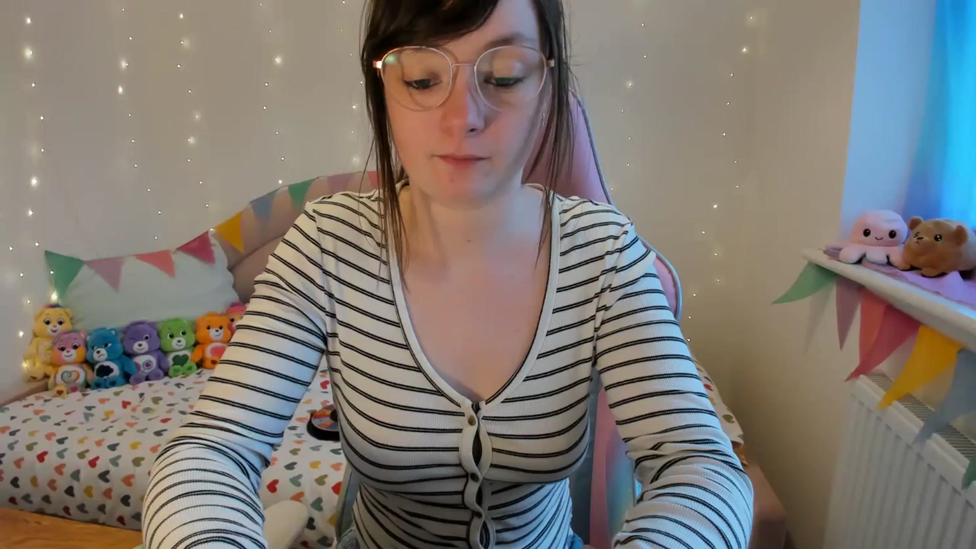 Gallery image thumbnail from JessieBear_'s myfreecams stream on, 02/16/2024, 18:12 image 8 of 20