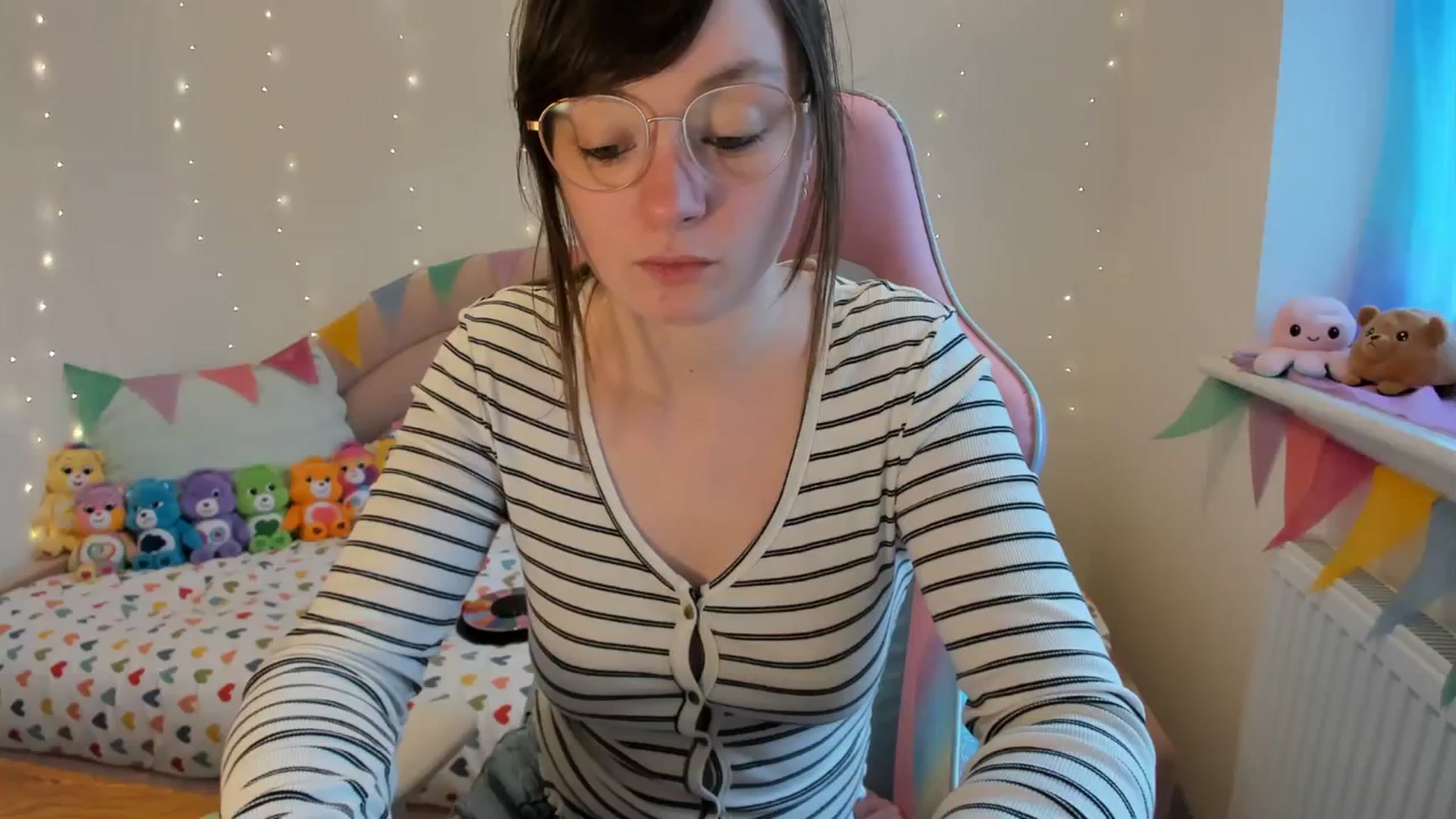 Gallery image thumbnail from JessieBear_'s myfreecams stream on, 02/16/2024, 18:12 image 7 of 20