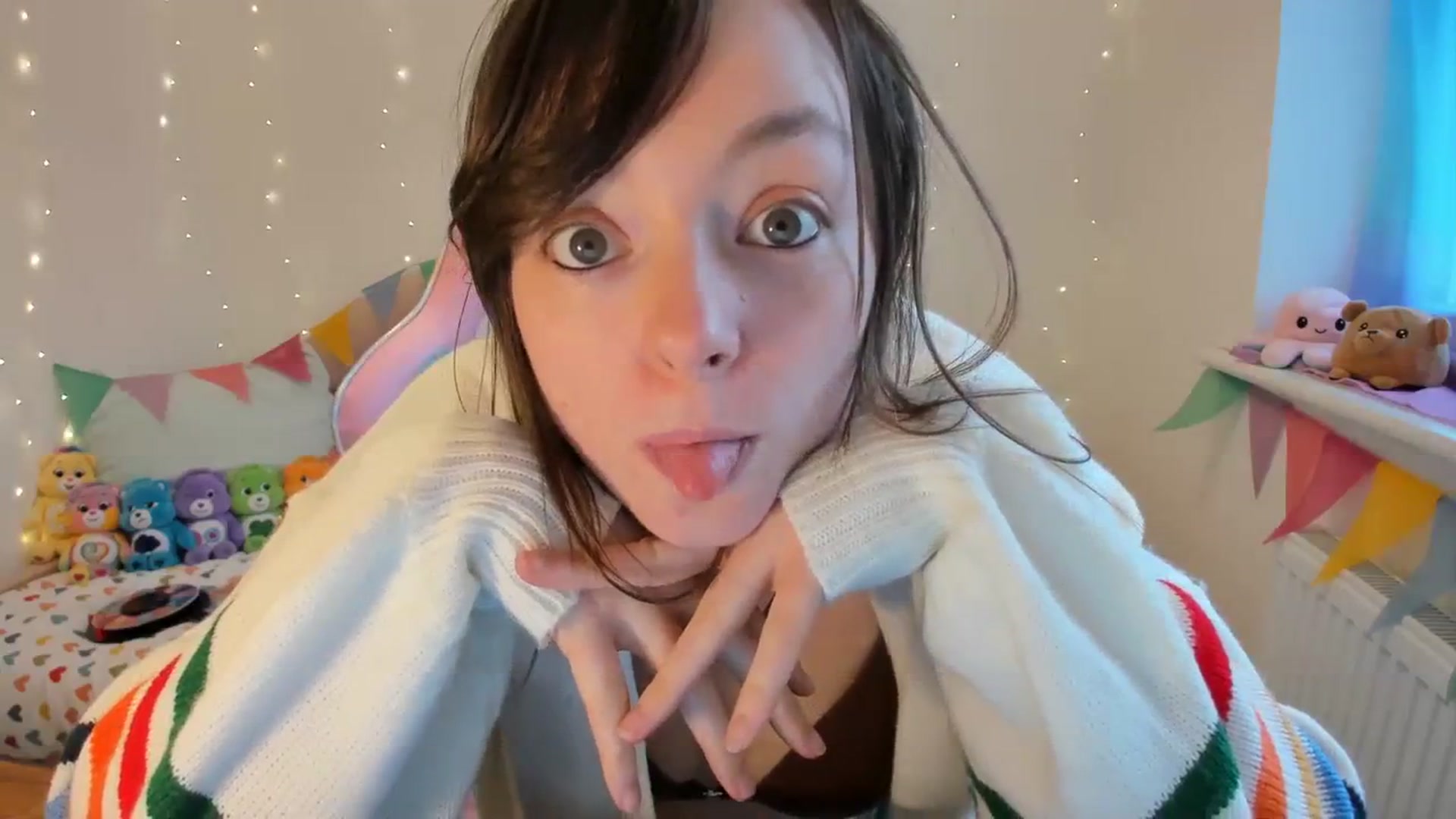 Gallery image thumbnail from JessieBear_'s myfreecams stream on, 02/19/2024, 16:24 image 18 of 20