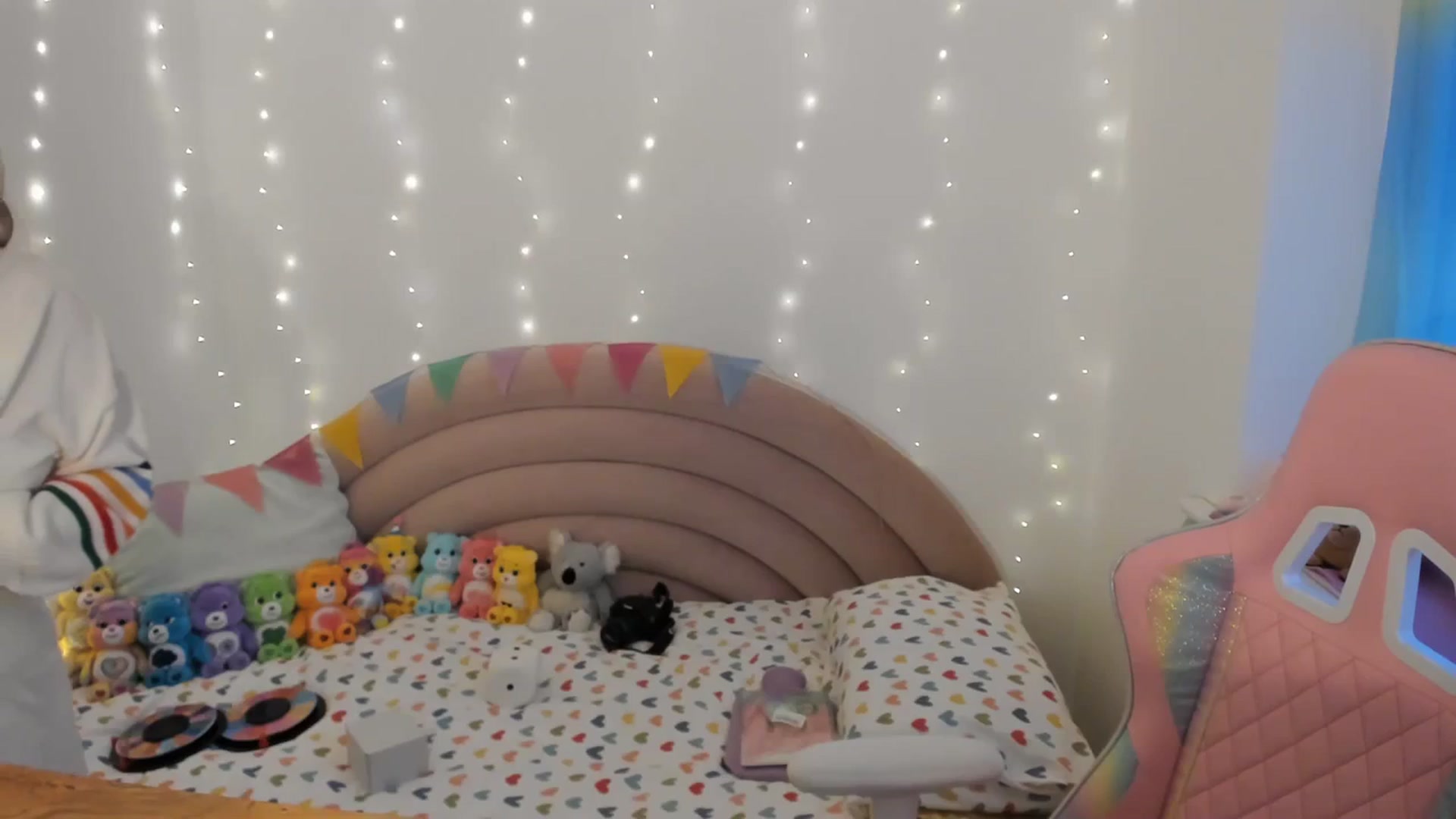 Gallery image thumbnail from JessieBear_'s myfreecams stream on, 02/19/2024, 18:11 image 12 of 20