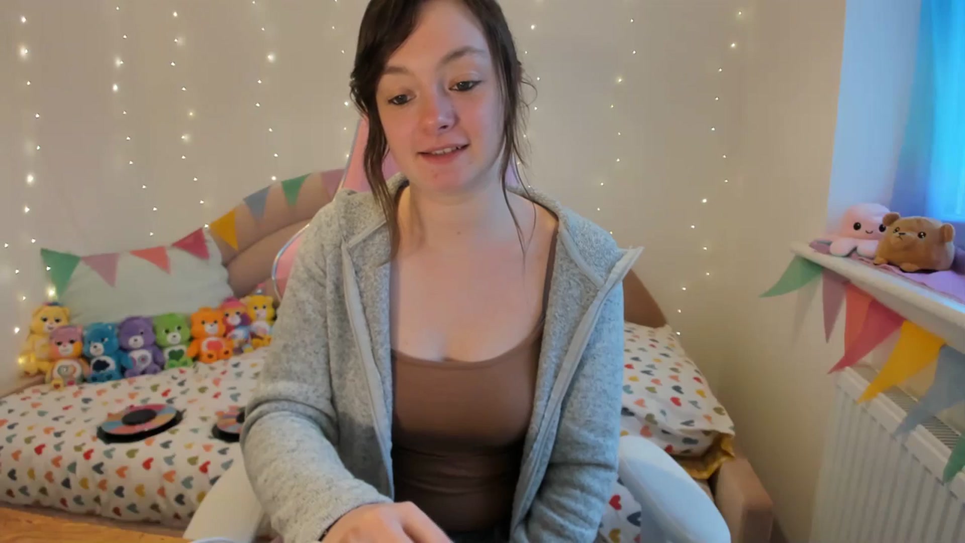 Gallery image thumbnail from JessieBear_'s myfreecams stream on, 02/20/2024, 15:00 image 6 of 20