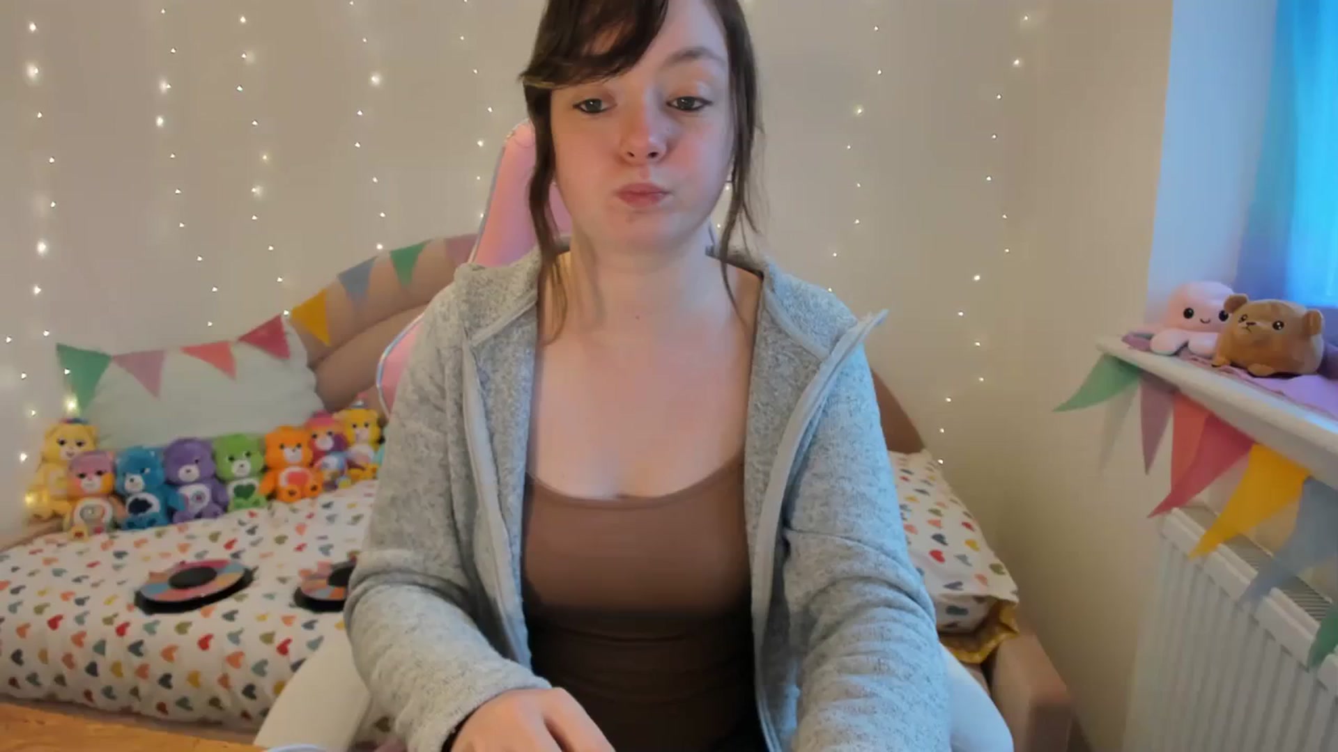 Gallery image thumbnail from JessieBear_'s myfreecams stream on, 02/20/2024, 15:00 image 5 of 20