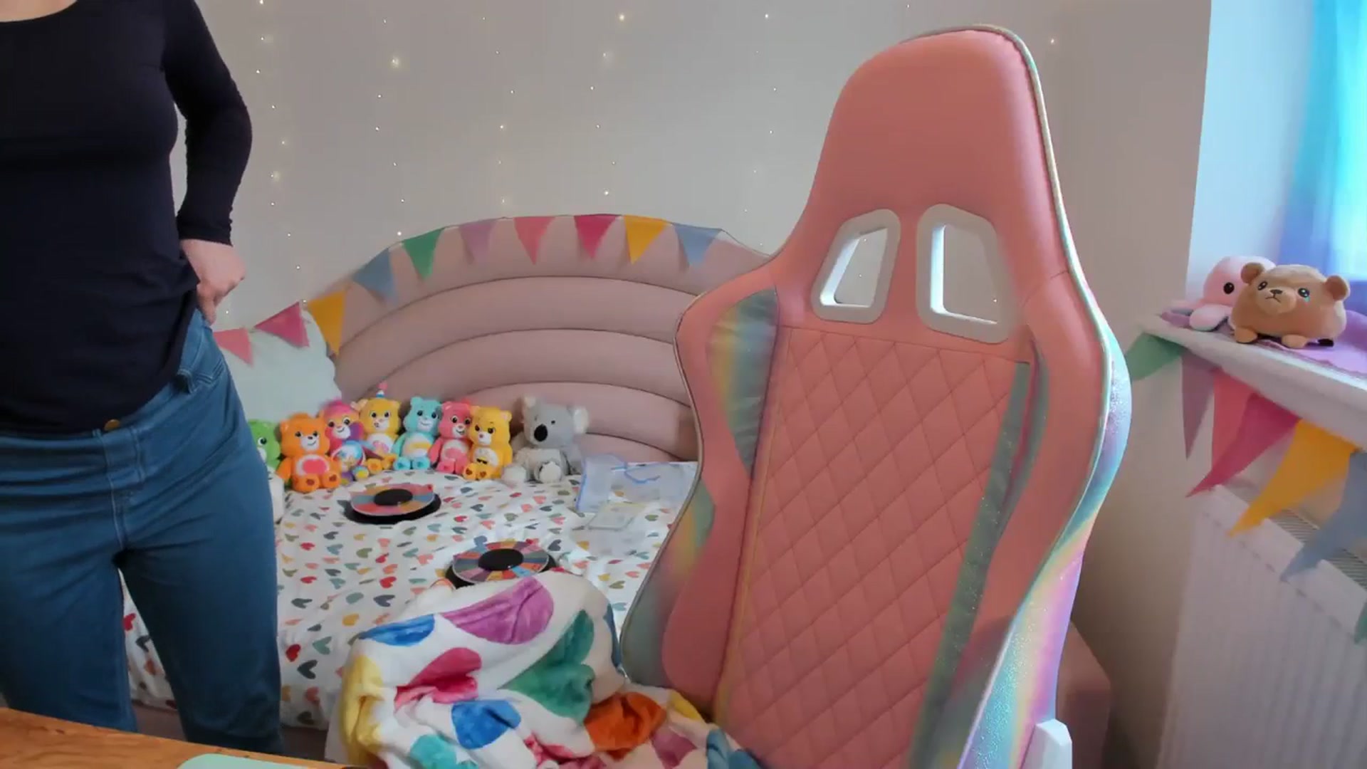 Gallery image thumbnail from JessieBear_'s myfreecams stream on, 02/23/2024, 15:22 image 2 of 20