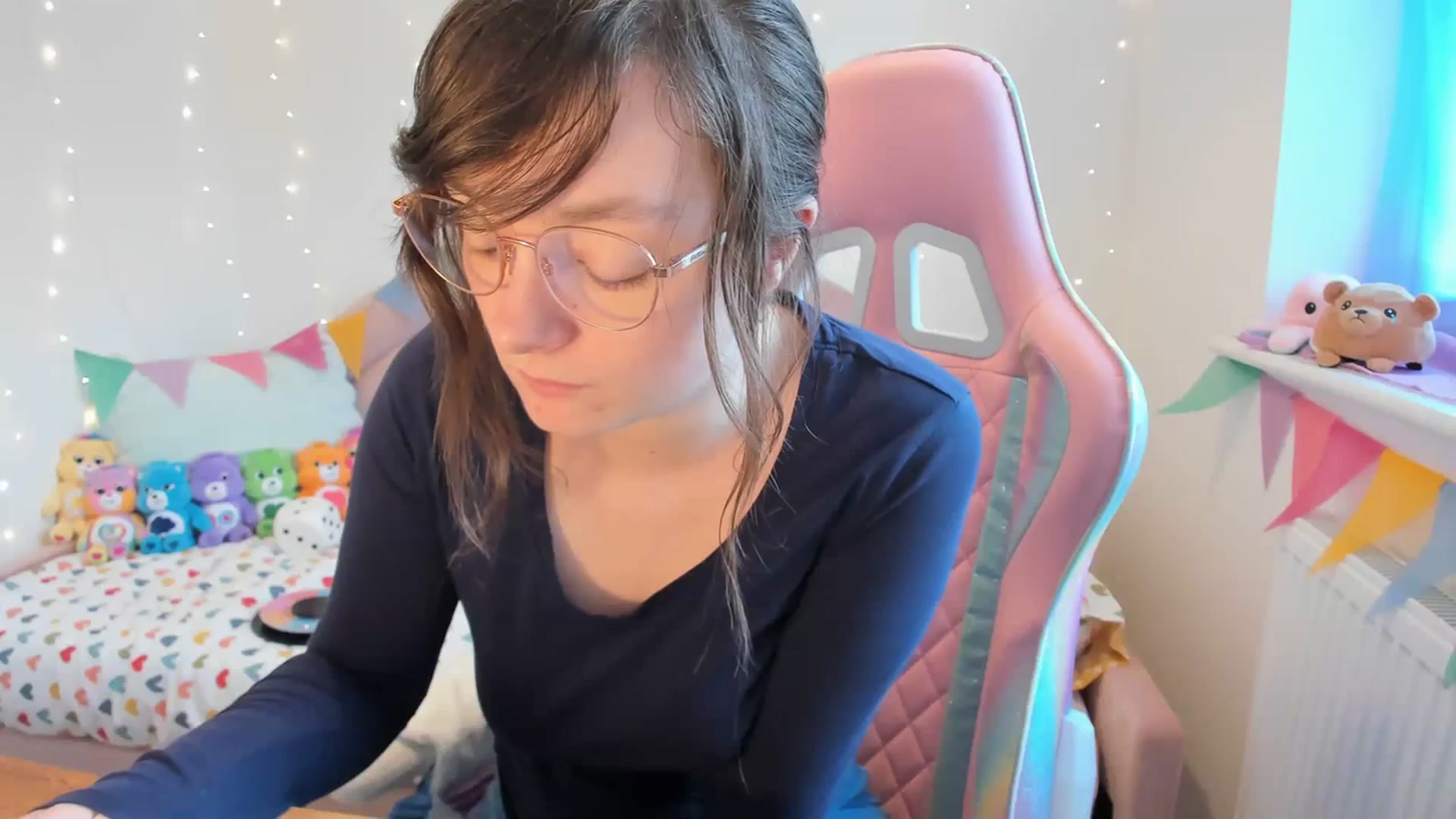 Gallery image thumbnail from JessieBear_'s myfreecams stream on, 02/23/2024, 17:33 image 6 of 20