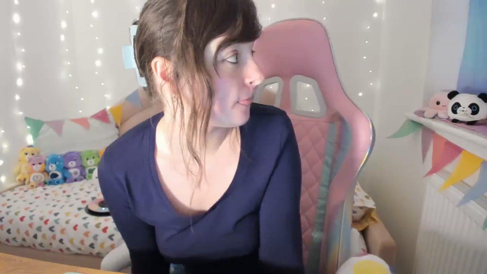 Gallery image thumbnail from JessieBear_'s myfreecams stream on, 02/23/2024, 18:10 image 14 of 20