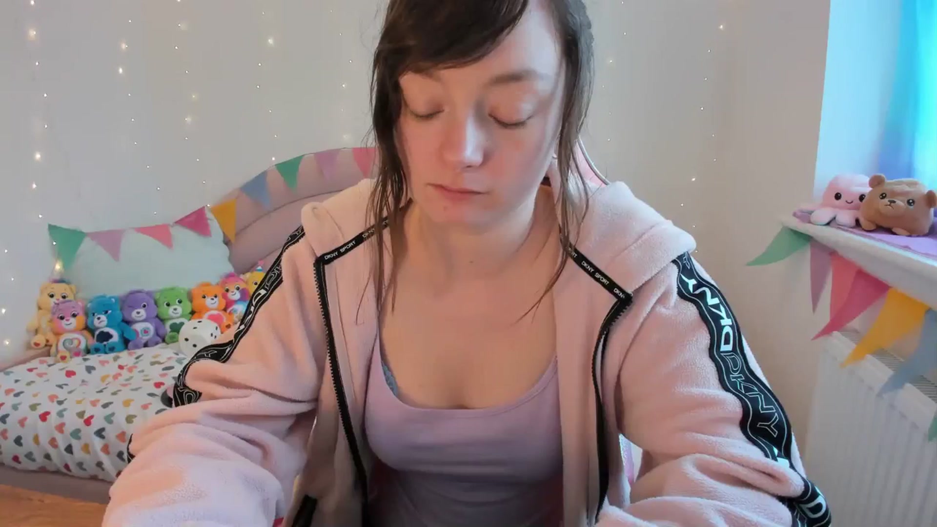 Gallery image thumbnail from JessieBear_'s myfreecams stream on, 02/26/2024, 15:53 image 13 of 20