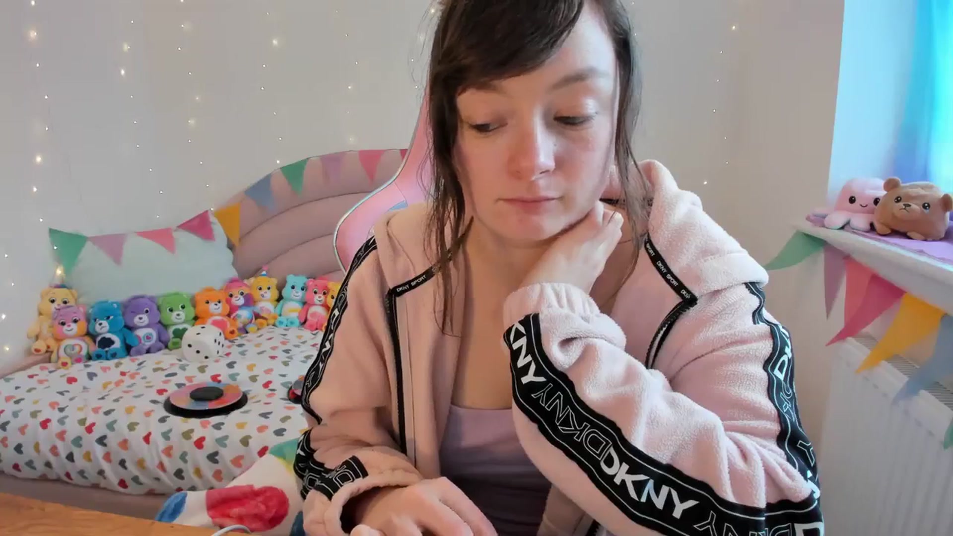 Gallery image thumbnail from JessieBear_'s myfreecams stream on, 02/26/2024, 15:53 image 8 of 20