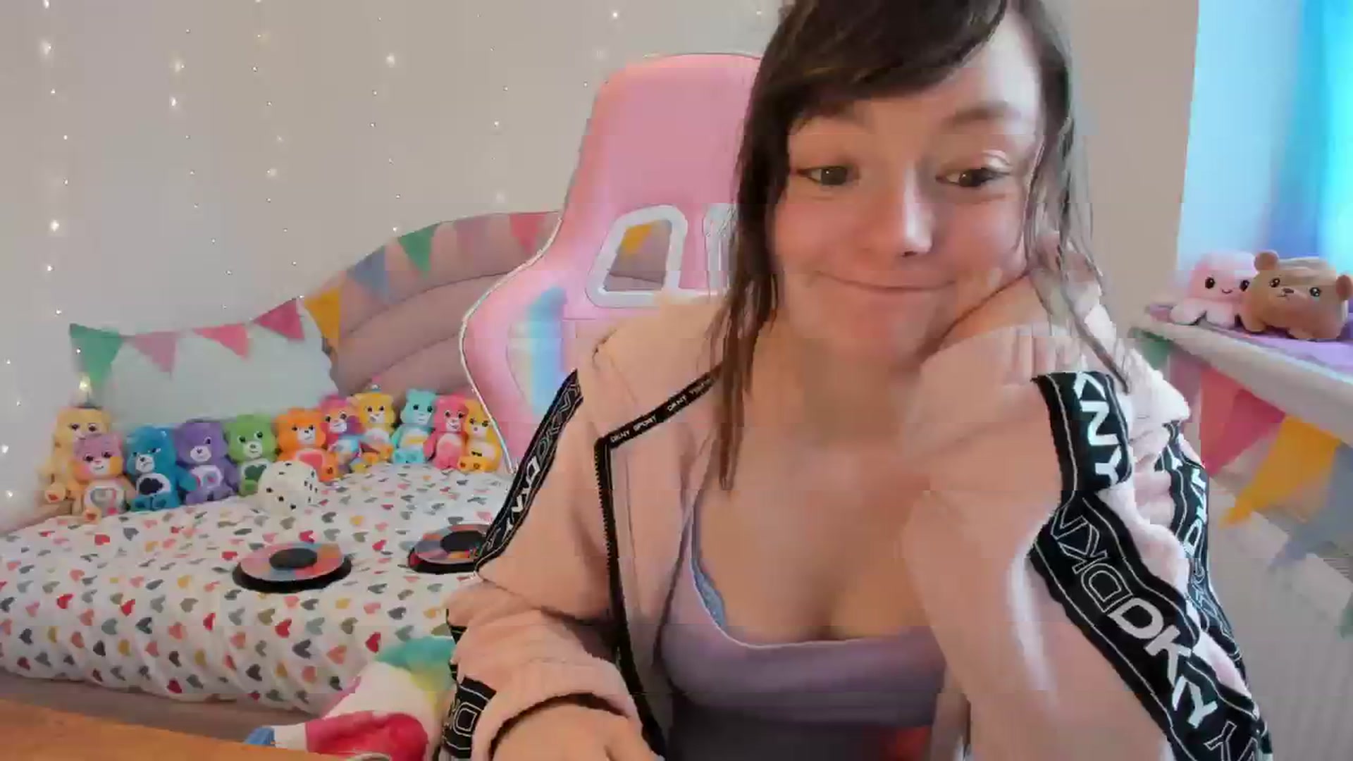 Gallery image thumbnail from JessieBear_'s myfreecams stream on, 02/26/2024, 15:53 image 15 of 20