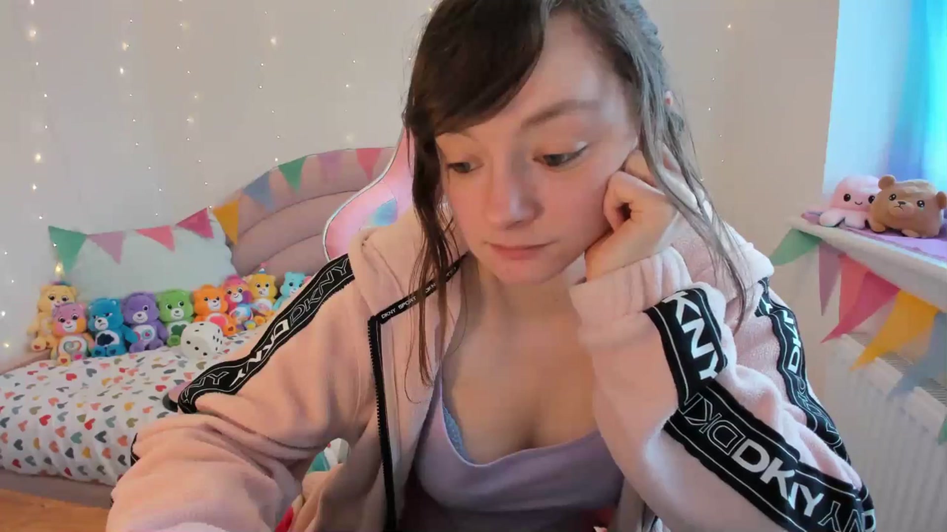 Gallery image thumbnail from JessieBear_'s myfreecams stream on, 02/26/2024, 15:53 image 14 of 20