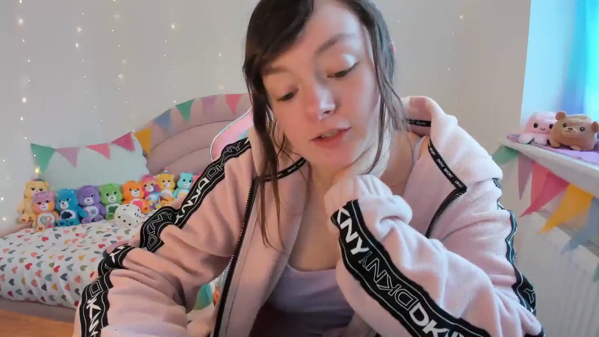Gallery image thumbnail from JessieBear_'s myfreecams stream on, 02/26/2024, 15:53 image 6 of 20