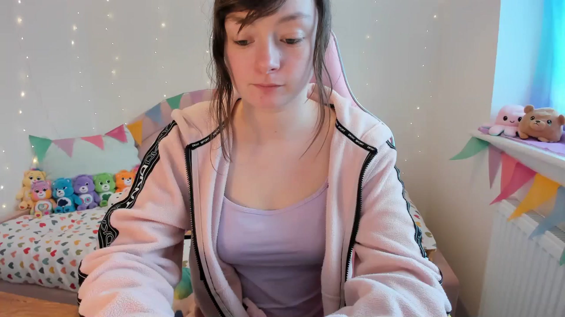 Gallery image thumbnail from JessieBear_'s myfreecams stream on, 02/26/2024, 15:53 image 1 of 20