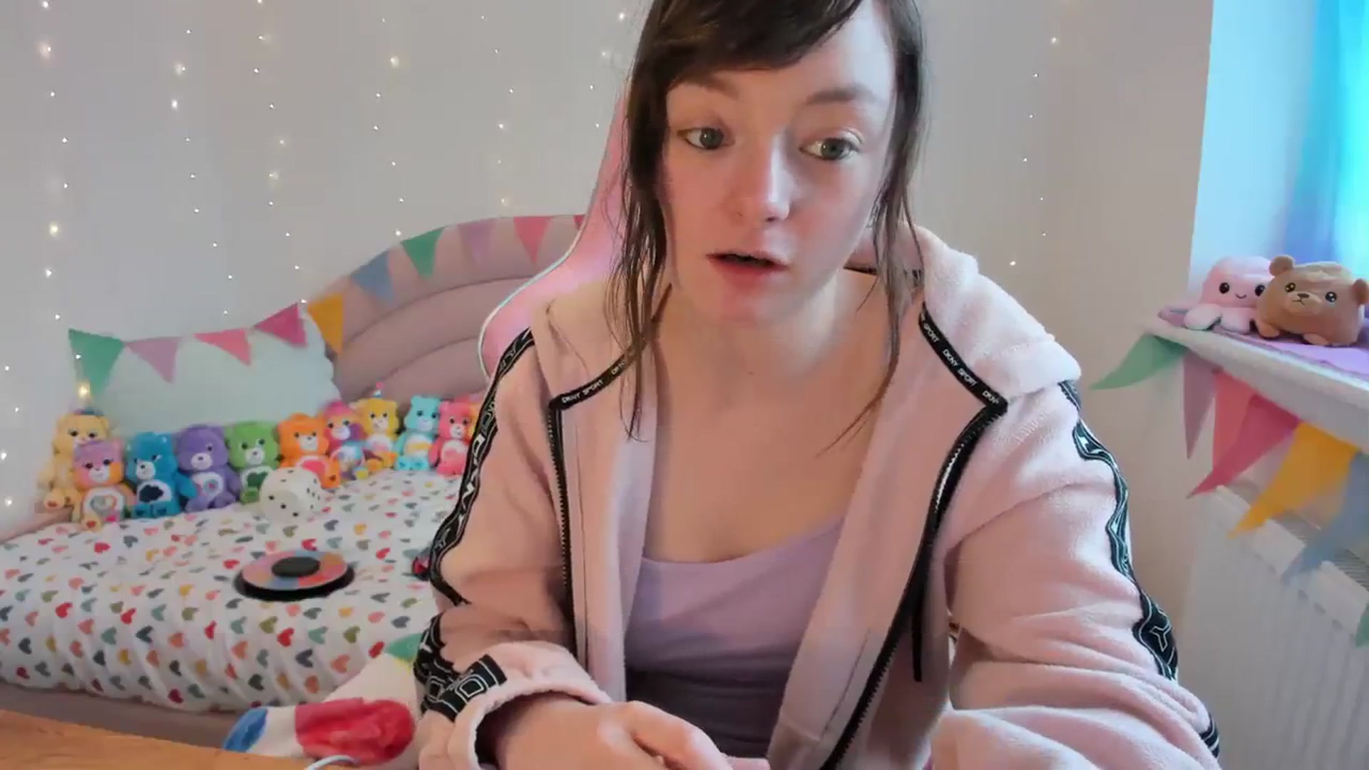 Gallery image thumbnail from JessieBear_'s myfreecams stream on, 02/26/2024, 15:53 image 7 of 20