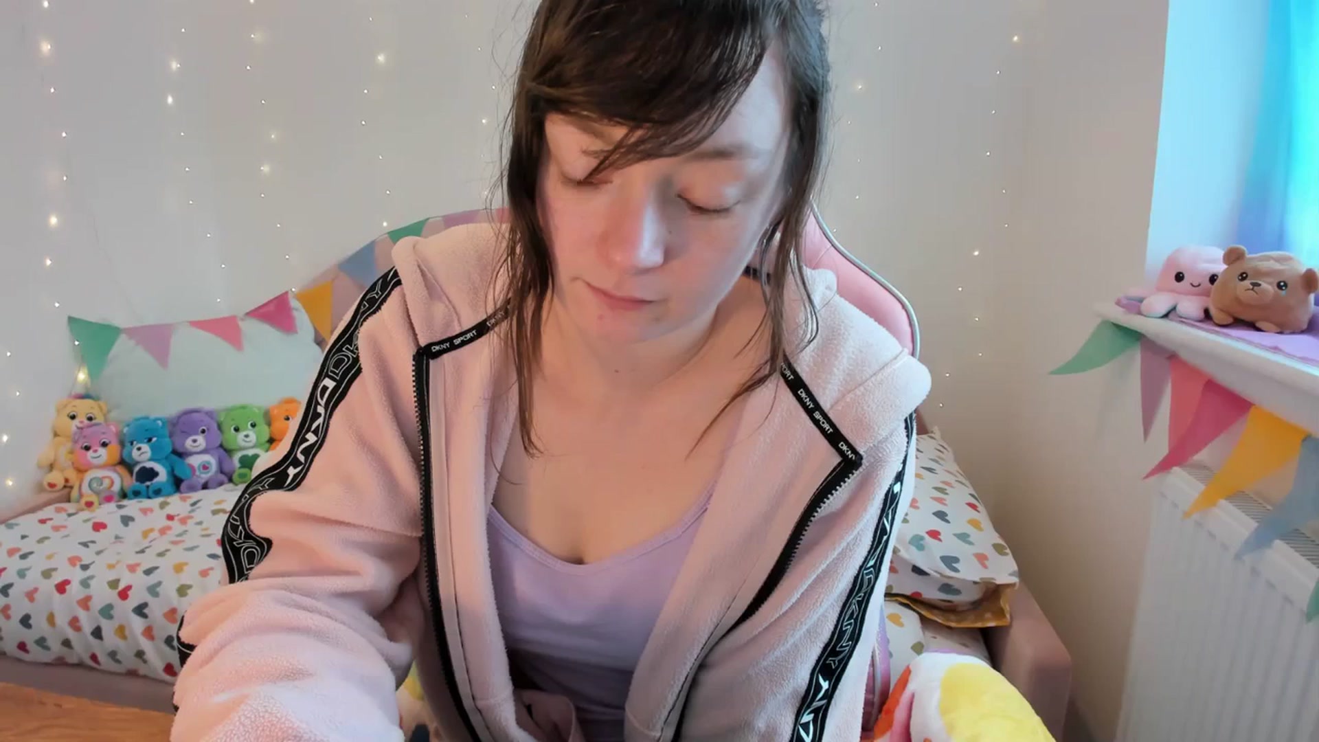 Gallery image thumbnail from JessieBear_'s myfreecams stream on, 02/26/2024, 15:53 image 2 of 20