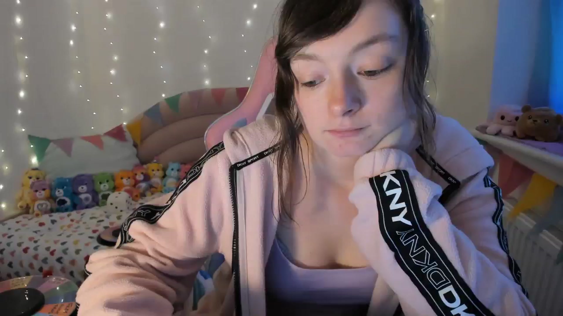 Gallery image thumbnail from JessieBear_'s myfreecams stream on, 02/26/2024, 17:57 image 3 of 20
