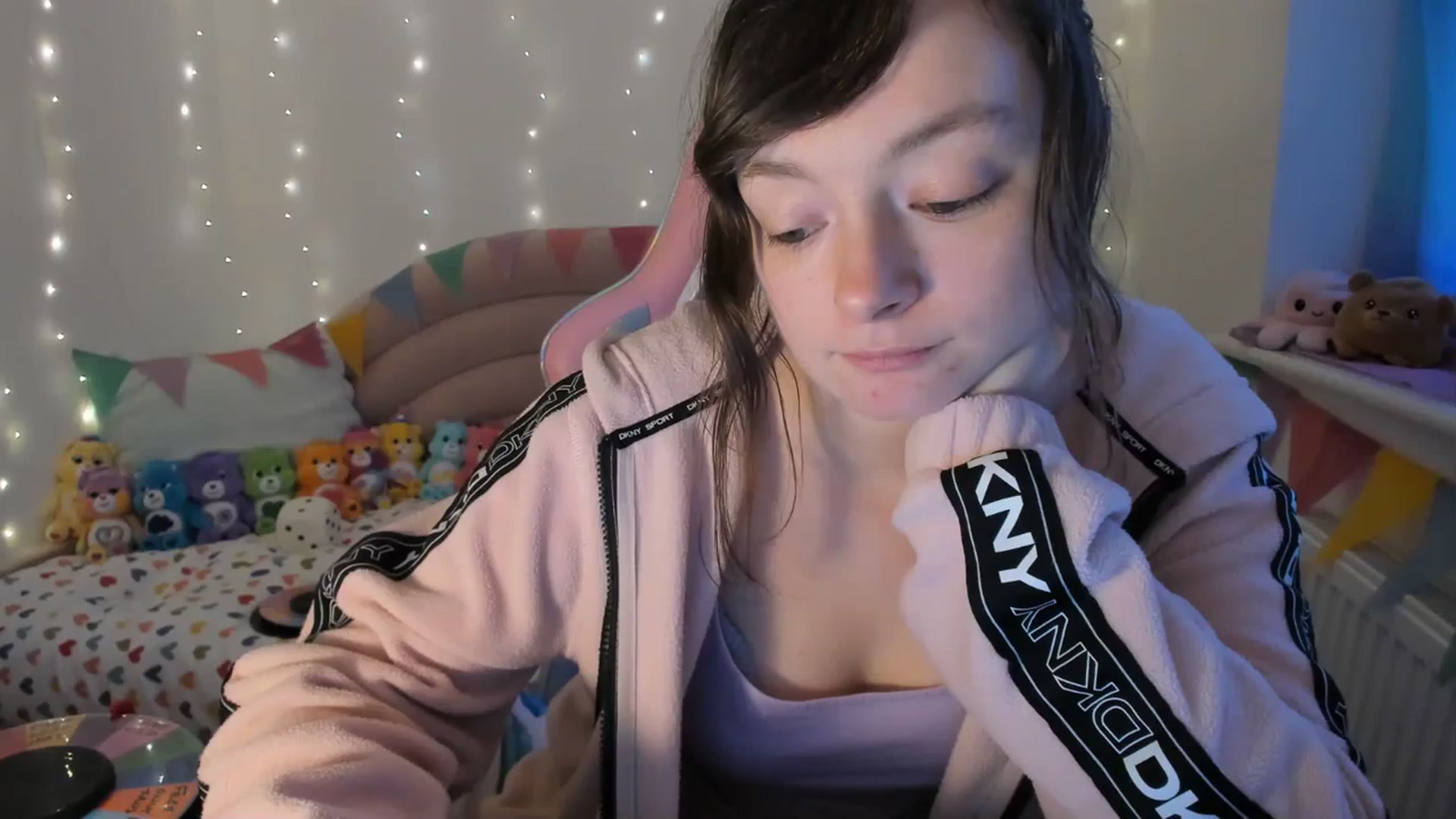 Gallery image thumbnail from JessieBear_'s myfreecams stream on, 02/26/2024, 17:57 image 4 of 20