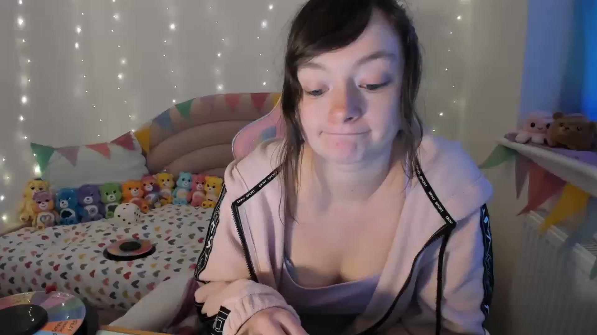Gallery image thumbnail from JessieBear_'s myfreecams stream on, 02/26/2024, 17:57 image 10 of 20