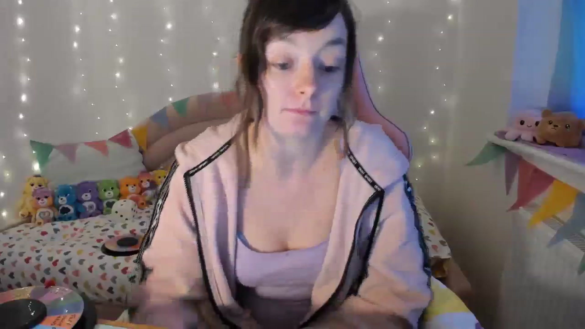 Gallery image thumbnail from JessieBear_'s myfreecams stream on, 02/26/2024, 17:57 image 9 of 20