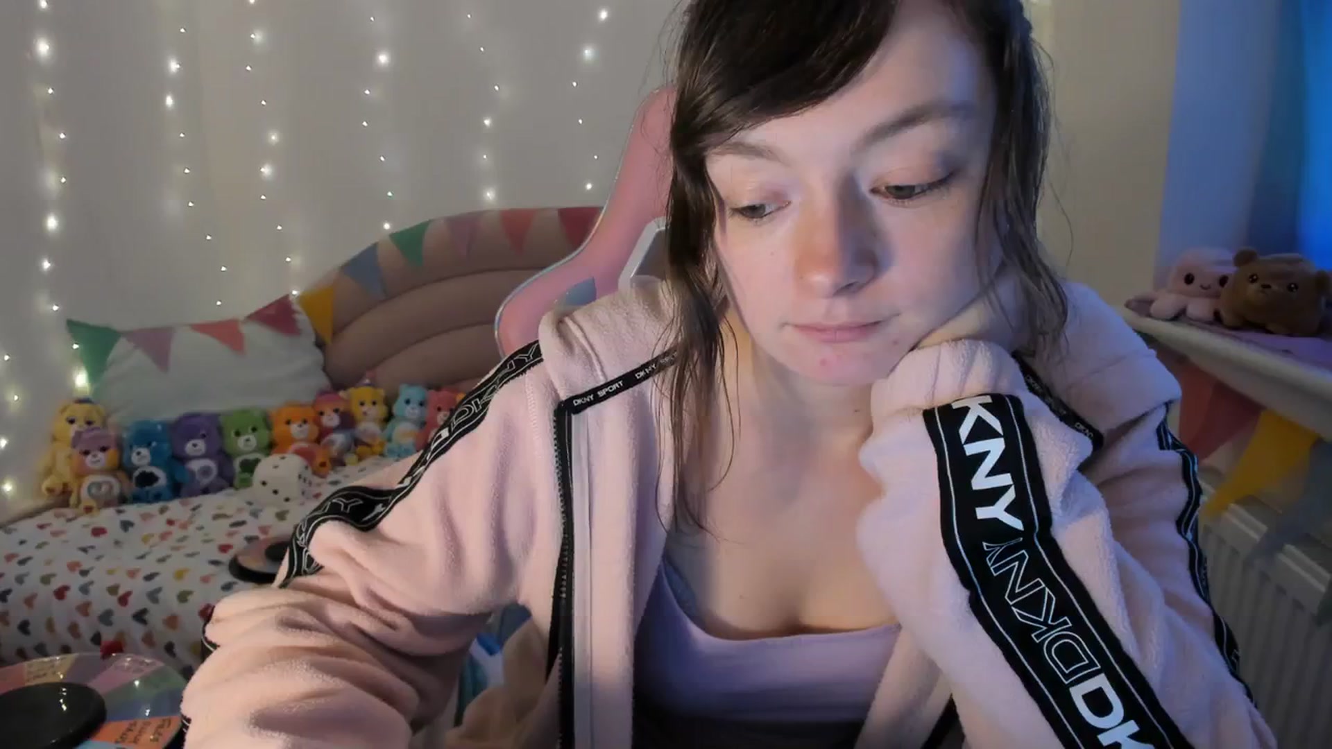 Gallery image thumbnail from JessieBear_'s myfreecams stream on, 02/26/2024, 17:57 image 5 of 20