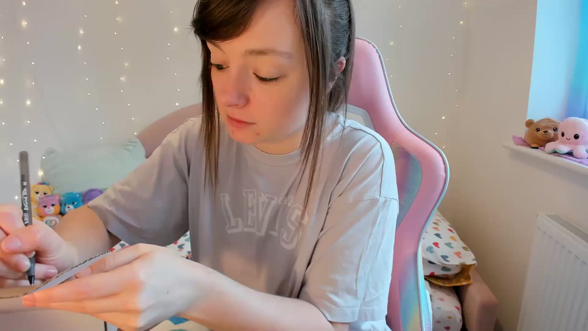 Gallery image thumbnail from JessieBear_'s myfreecams stream on, 03/01/2024, 14:43 image 6 of 20