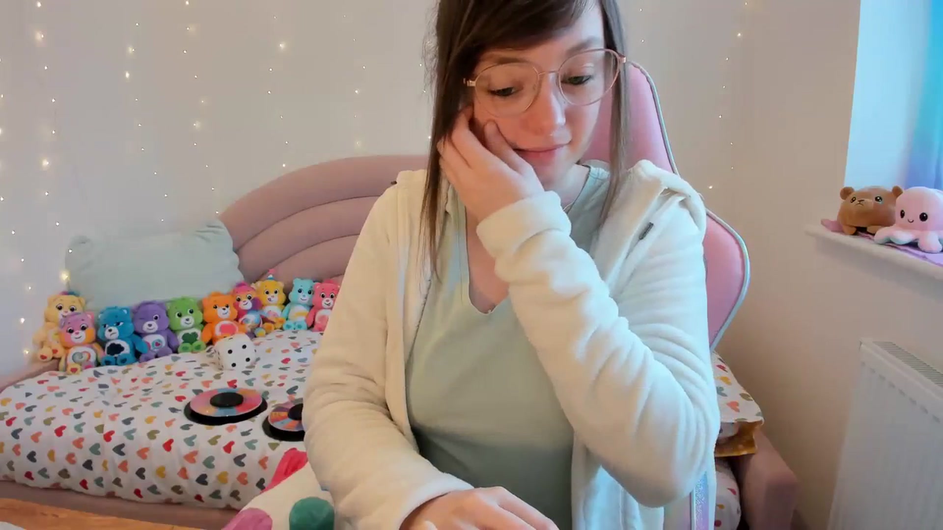 Gallery image thumbnail from JessieBear_'s myfreecams stream on, 03/05/2024, 16:02 image 18 of 20