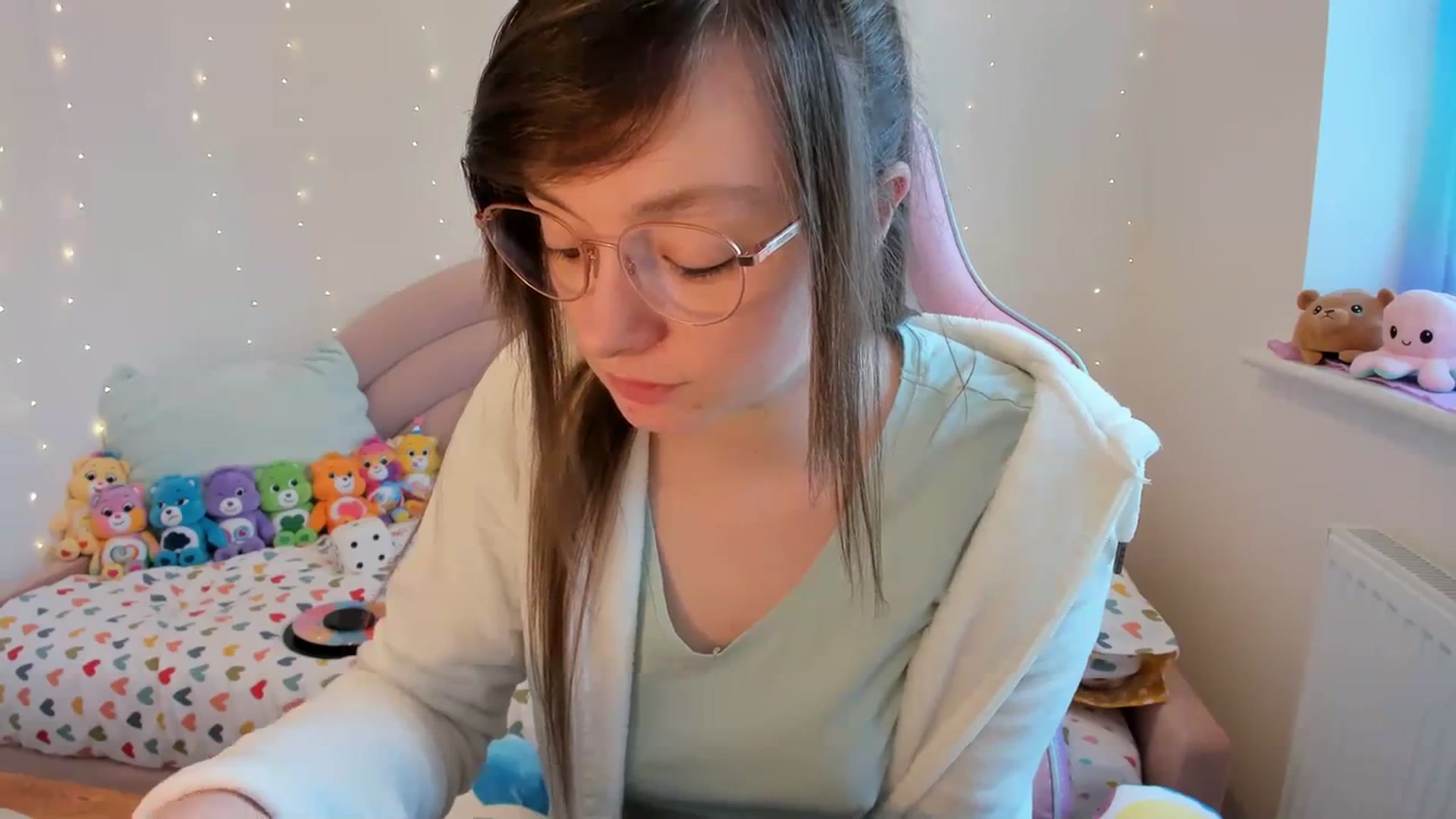 Gallery image thumbnail from JessieBear_'s myfreecams stream on, 03/05/2024, 16:02 image 15 of 20